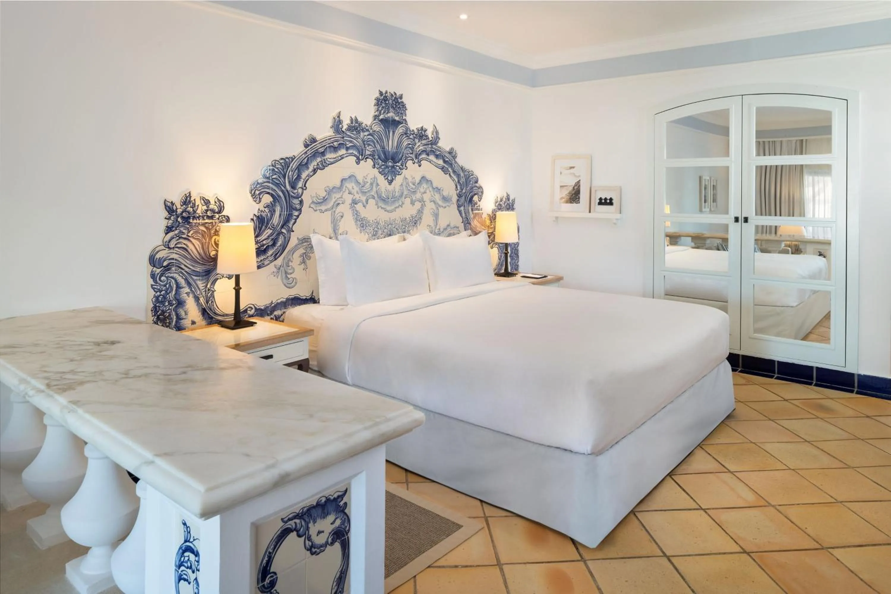 Bedroom, Bed in Pine Cliffs Hotel, a Luxury Collection Resort, Algarve