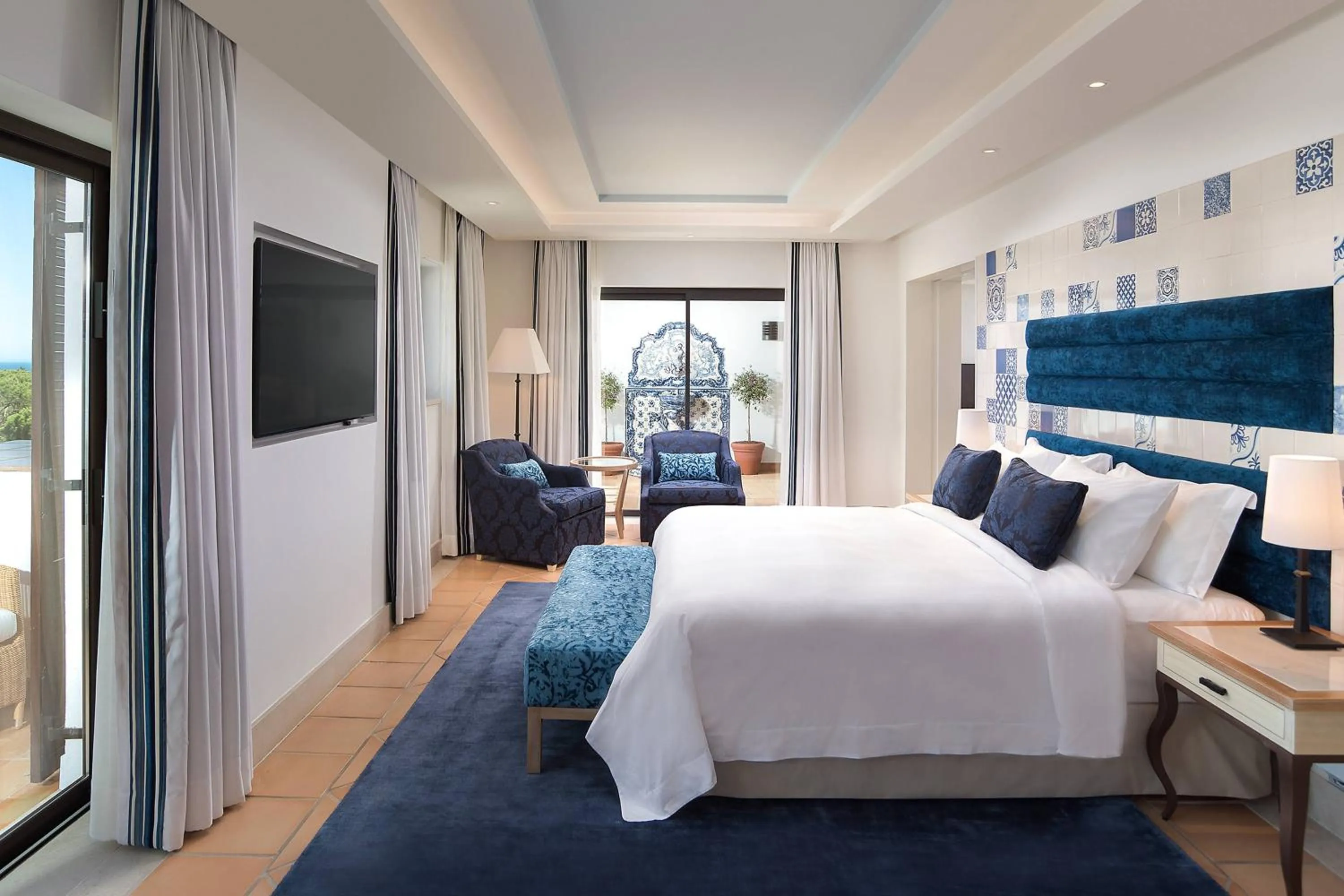 Bedroom, Bed in Pine Cliffs Hotel, a Luxury Collection Resort, Algarve