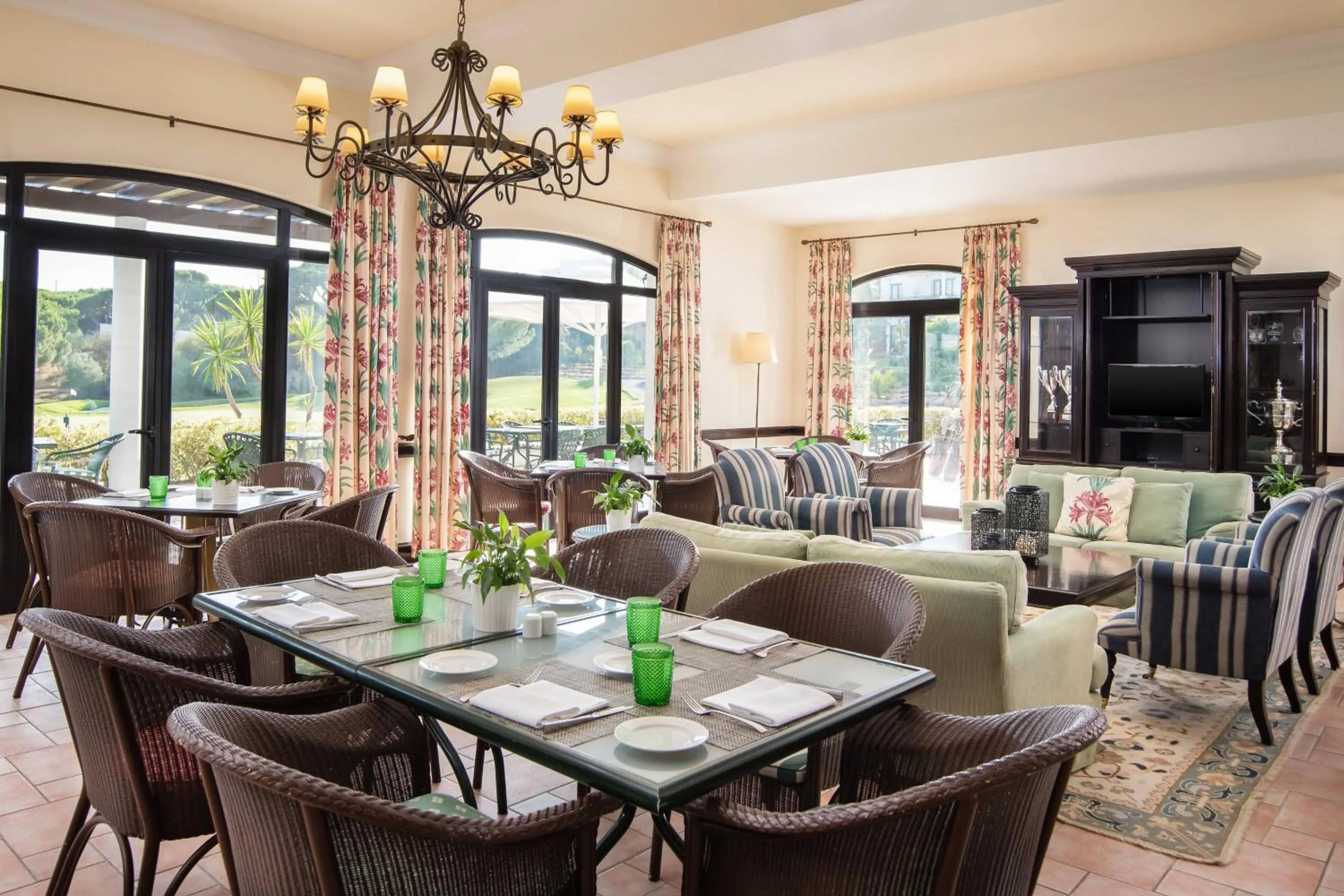 Restaurant/places to eat in Pine Cliffs Hotel, a Luxury Collection Resort, Algarve