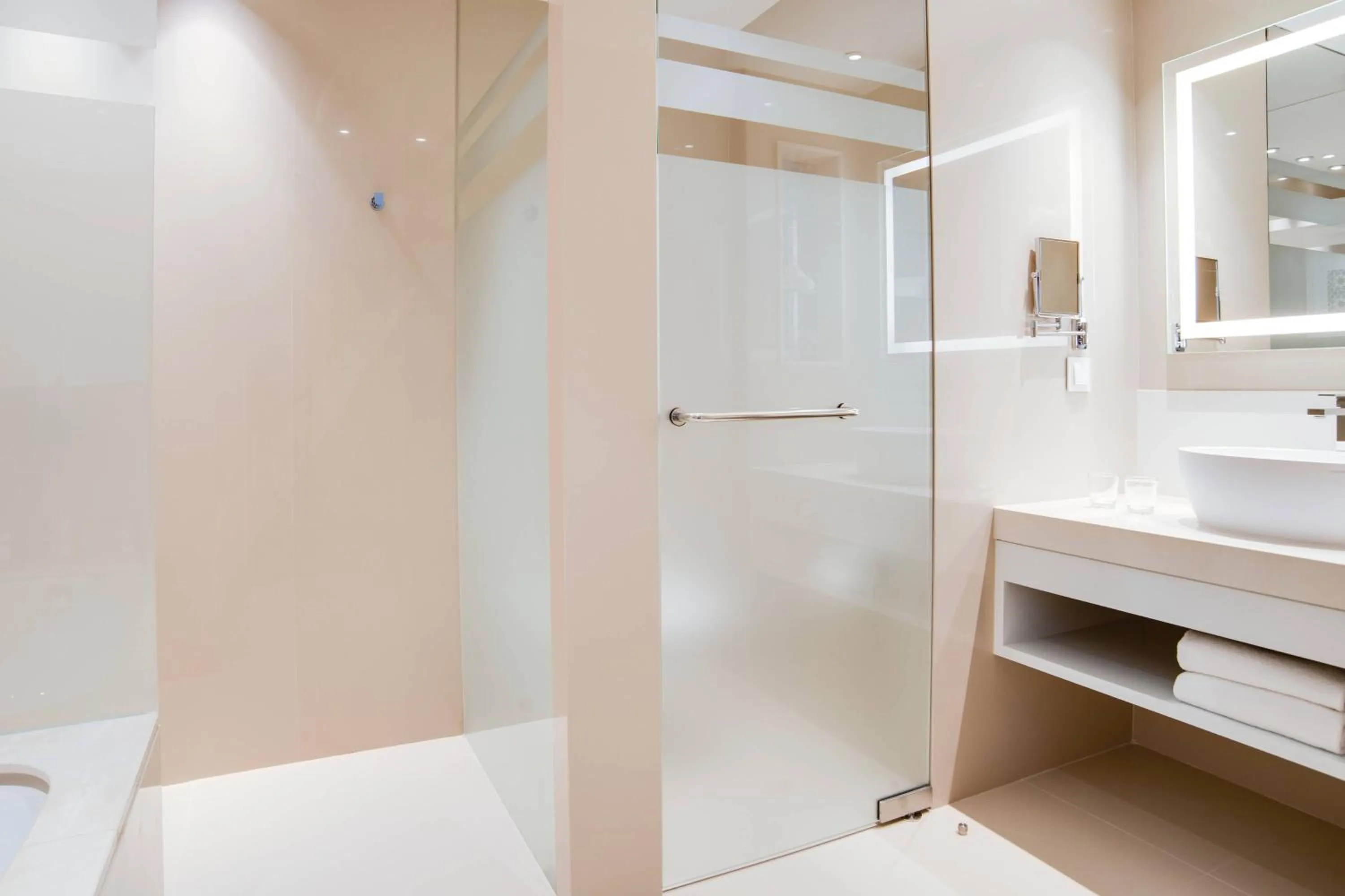 Photo of the whole room in Pine Cliffs Hotel, a Luxury Collection Resort, Algarve