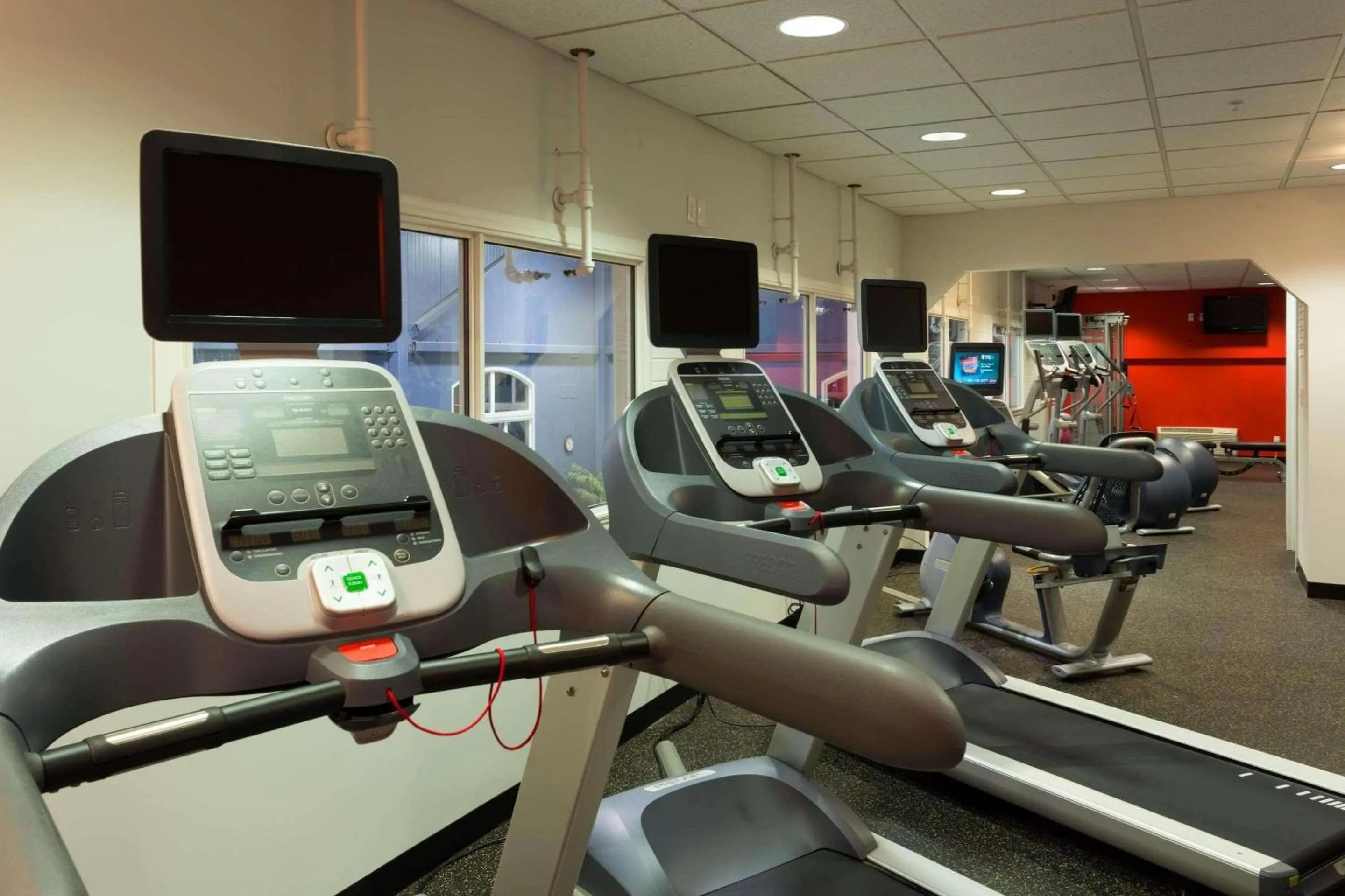 Fitness centre/facilities in Radisson Hotel & Suites Fort McMurray