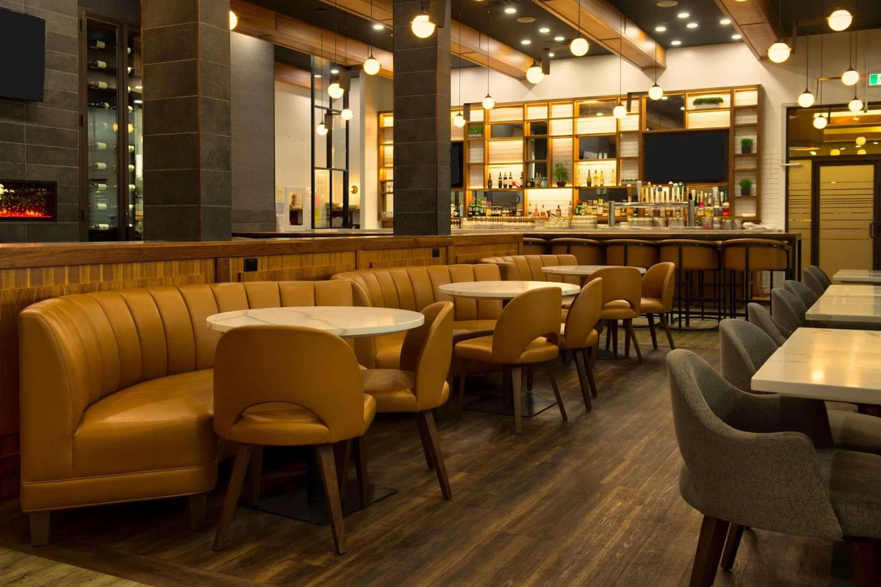 Restaurant/places to eat in Radisson Hotel & Suites Fort McMurray