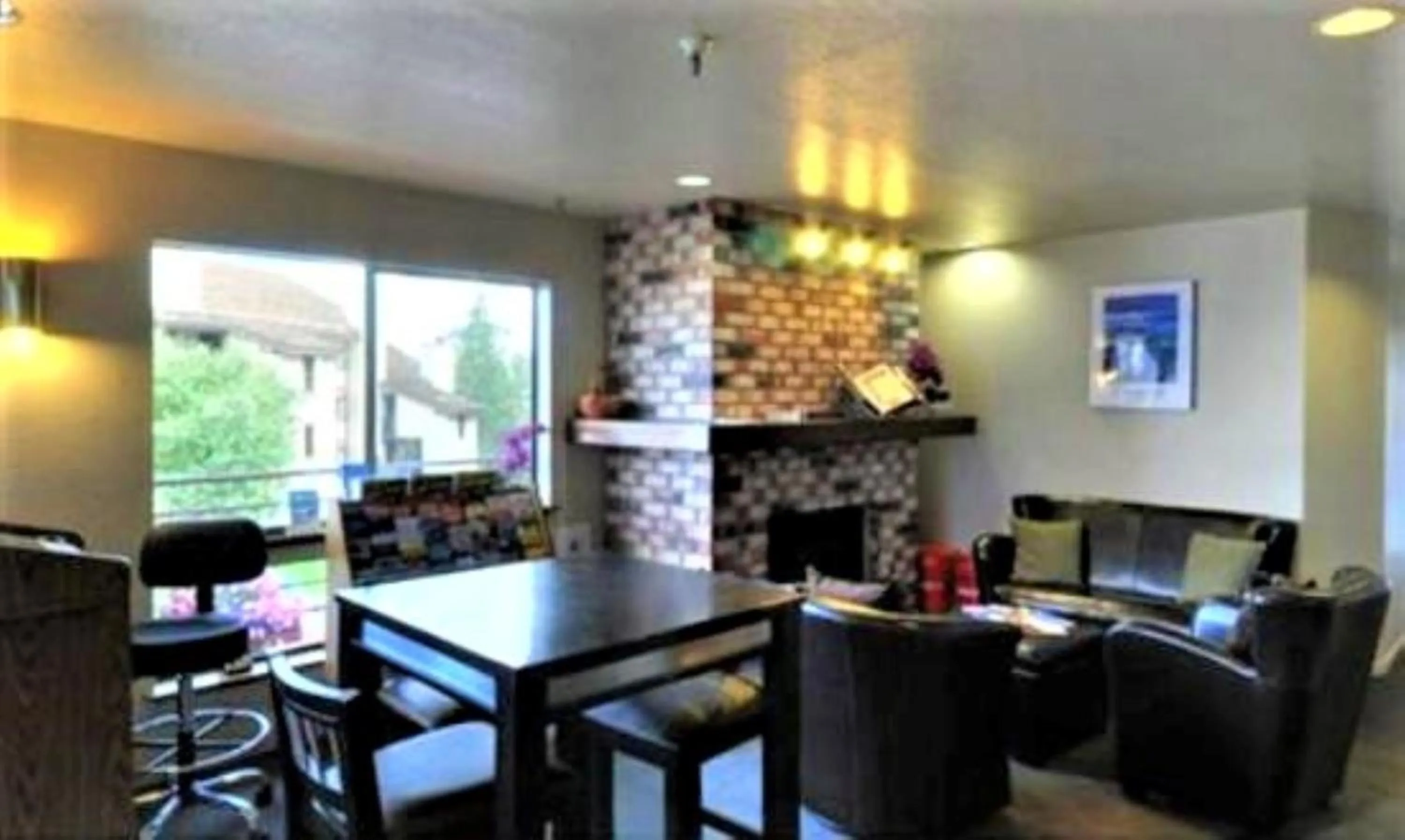 Communal lounge/ TV room, Restaurant/Places to Eat in Tahoe Summit Village