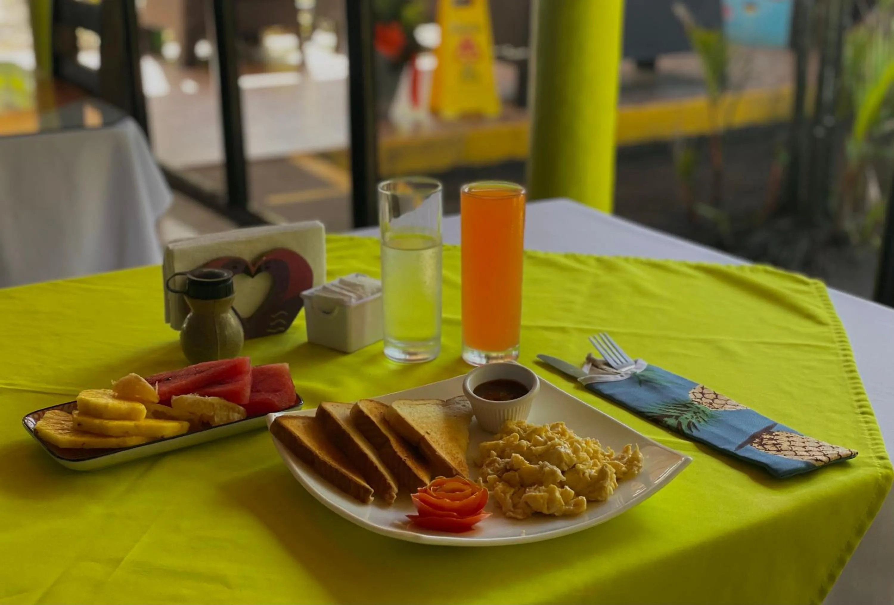 Food and drinks in Hotel El Icaco Tortuguero