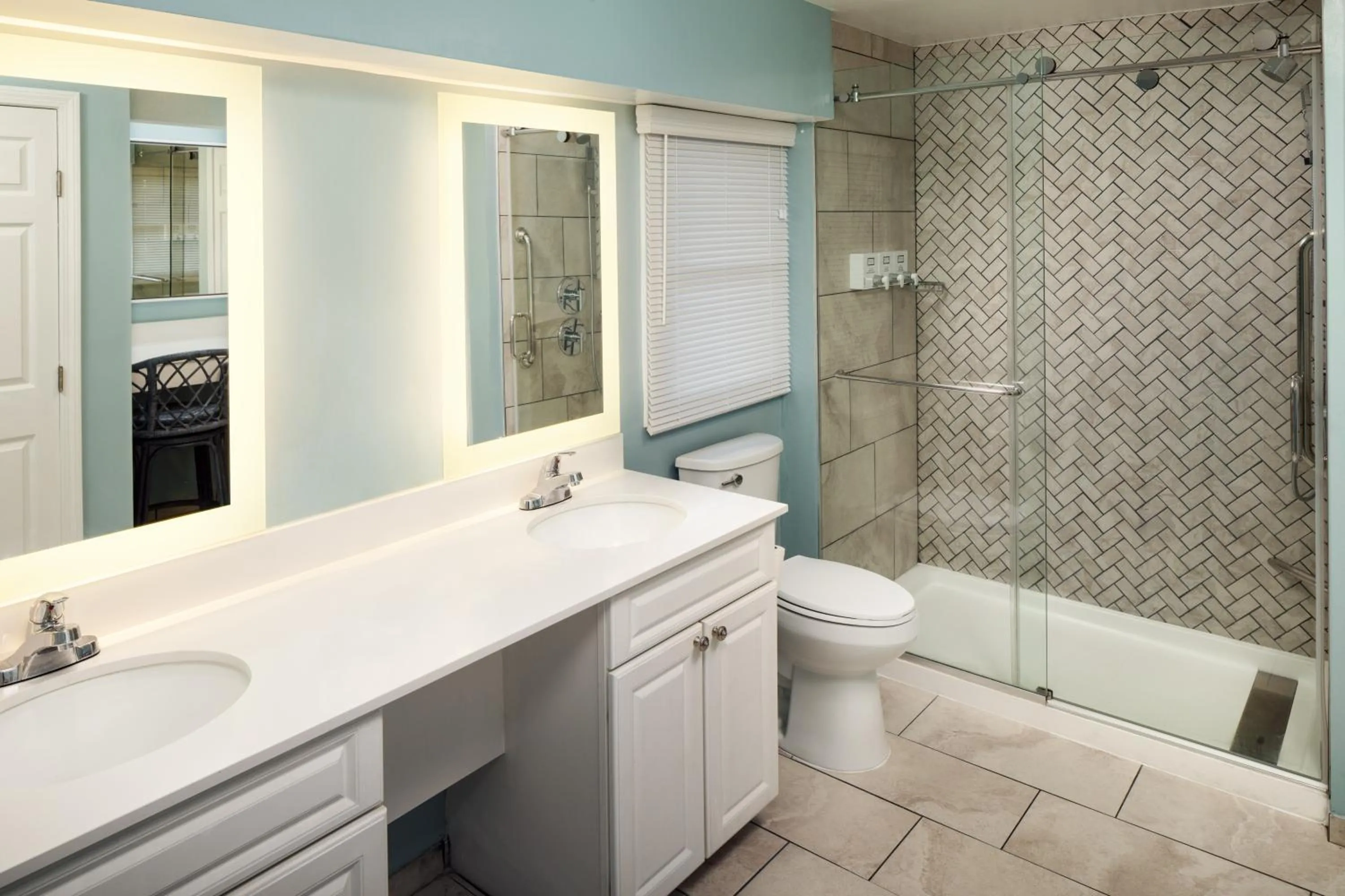 Bathroom in Surfside Hotel and Suites