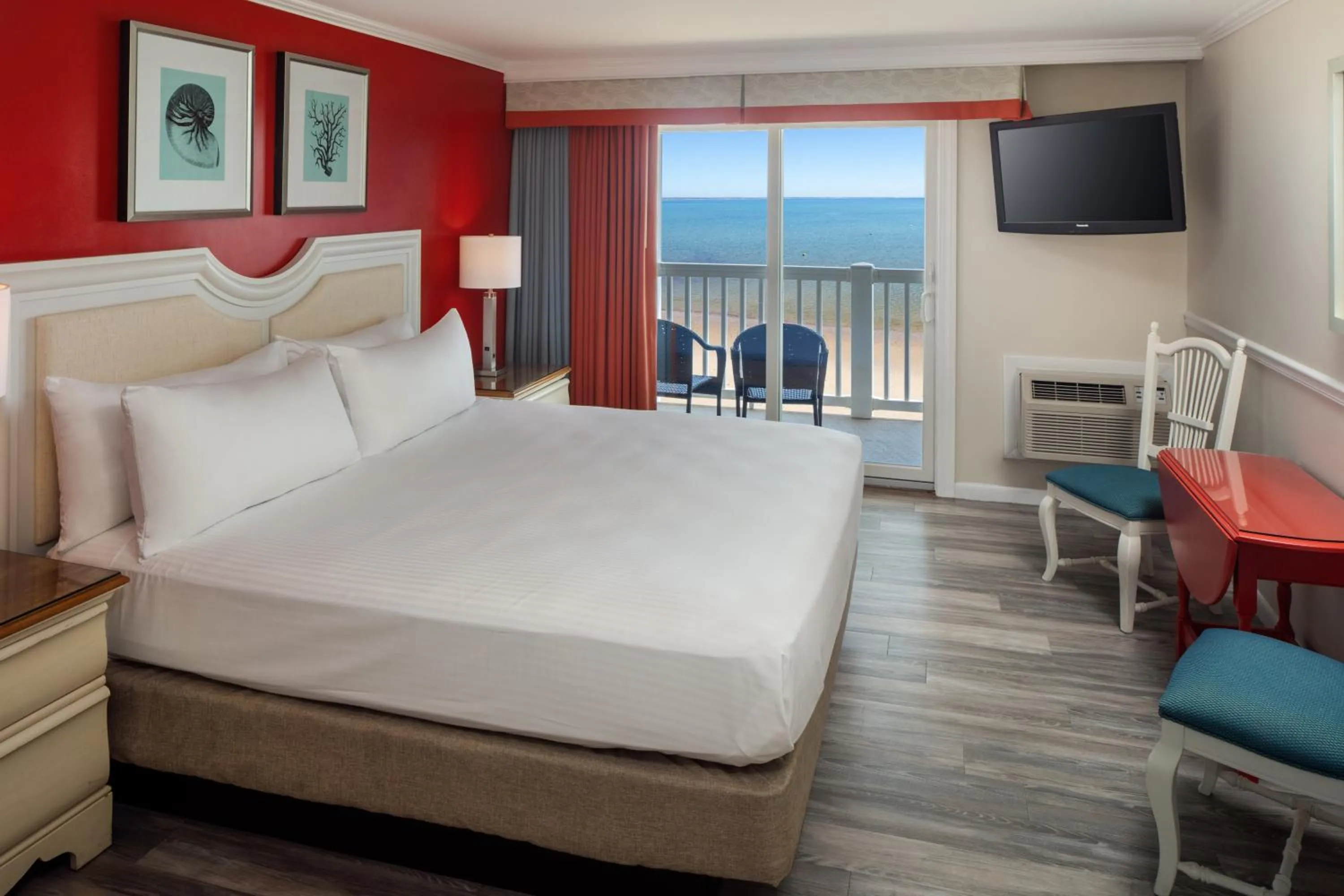 Bed in Surfside Hotel and Suites