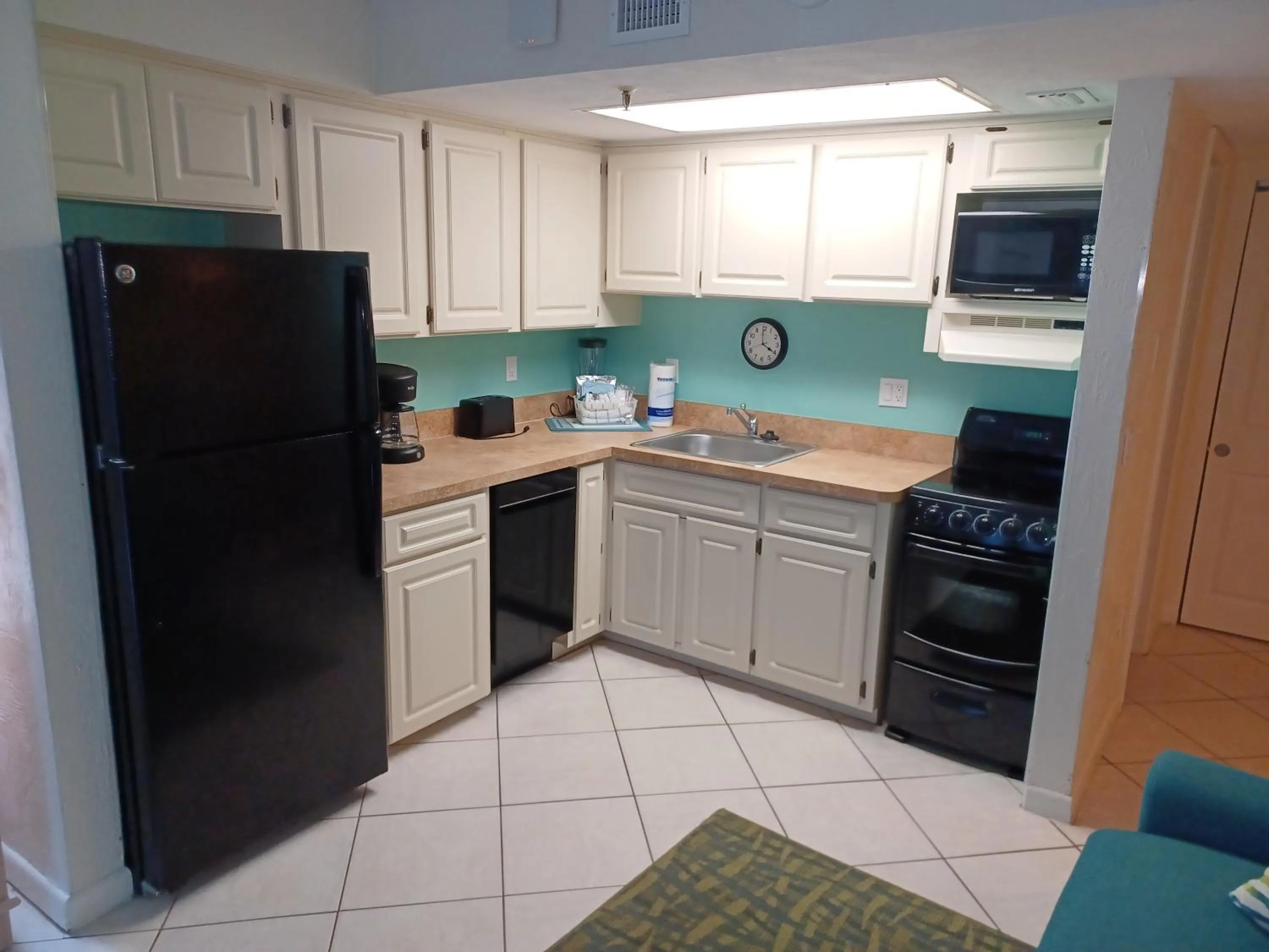 Kitchen or kitchenette in Islander Beach Resort - New Smyrna Beach