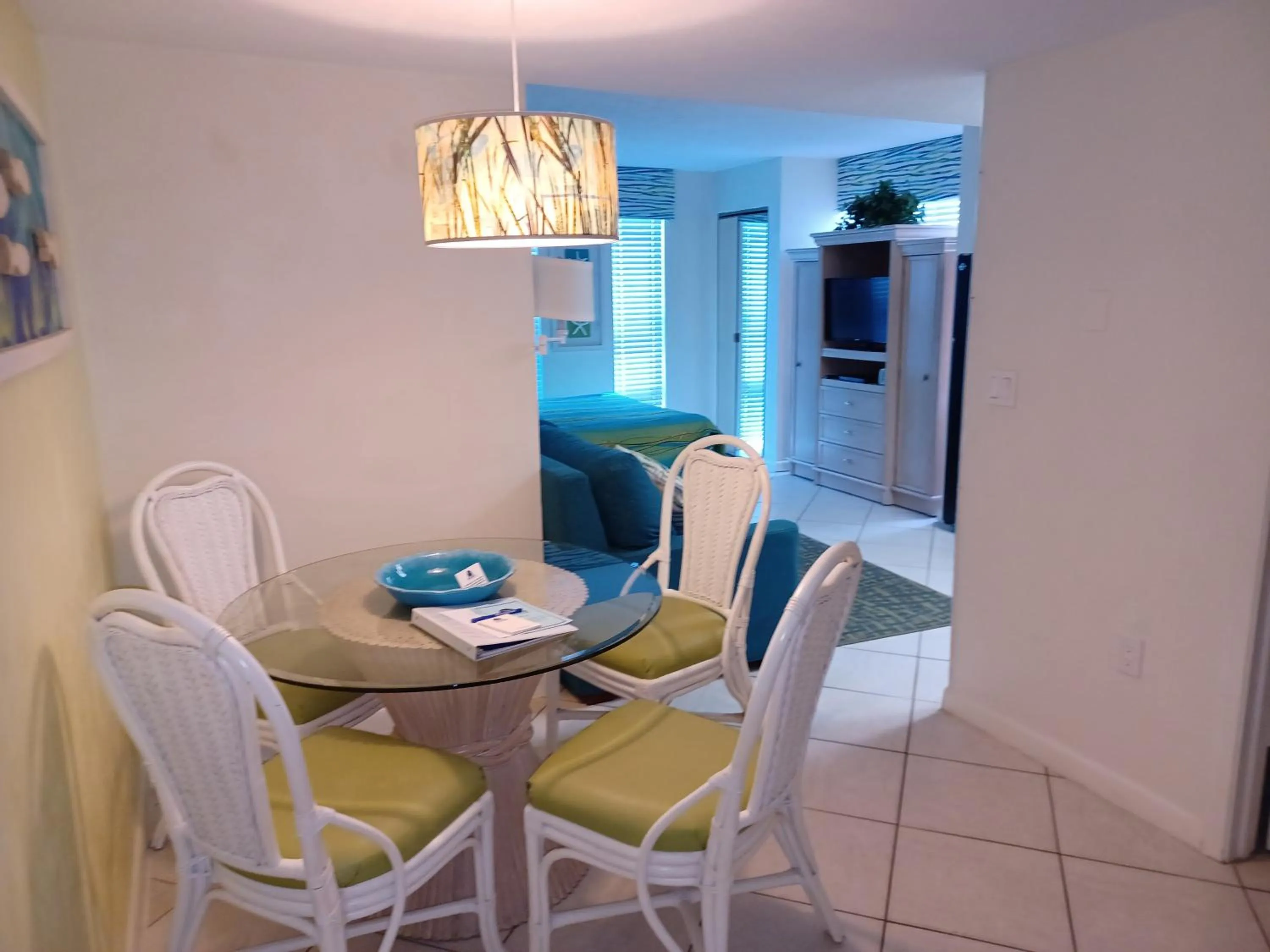 Dining area in Islander Beach Resort - New Smyrna Beach