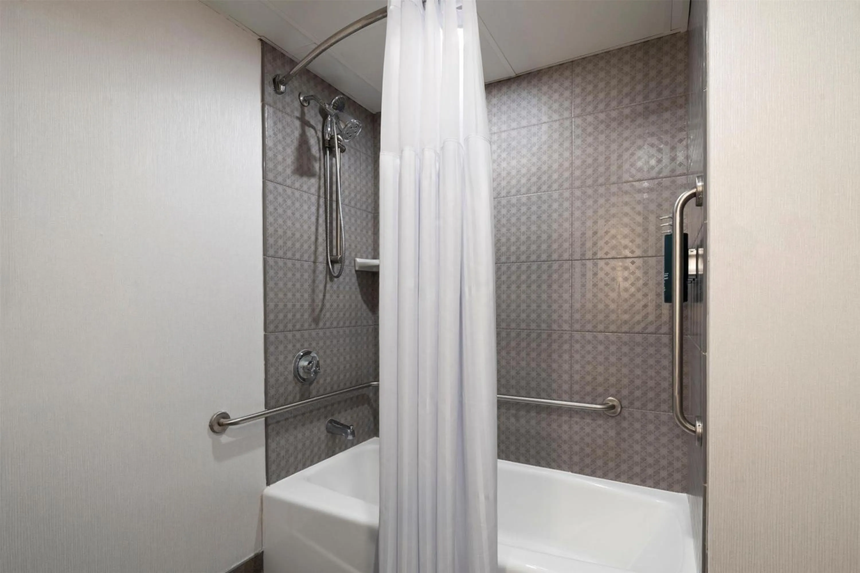 Bathroom in DoubleTree by Hilton Richmond - Midlothian