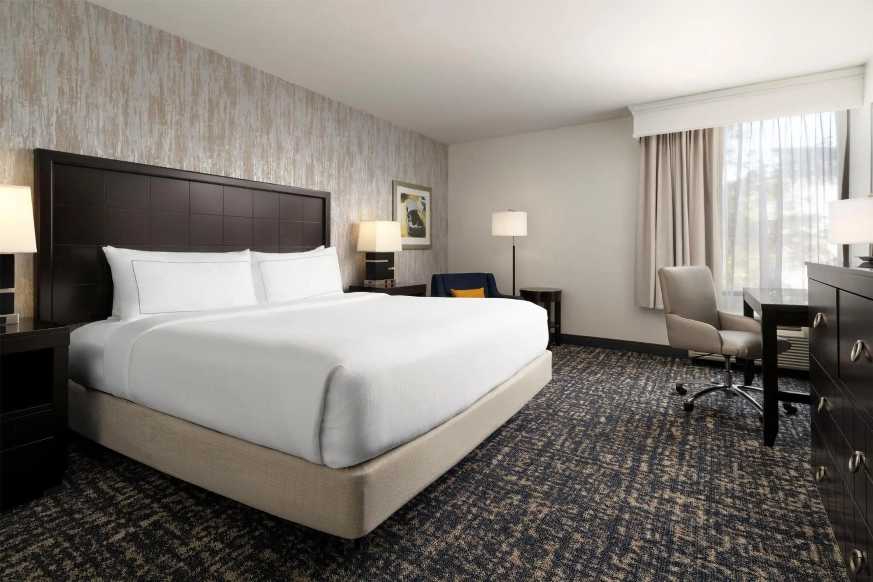 Bed in DoubleTree by Hilton Richmond - Midlothian