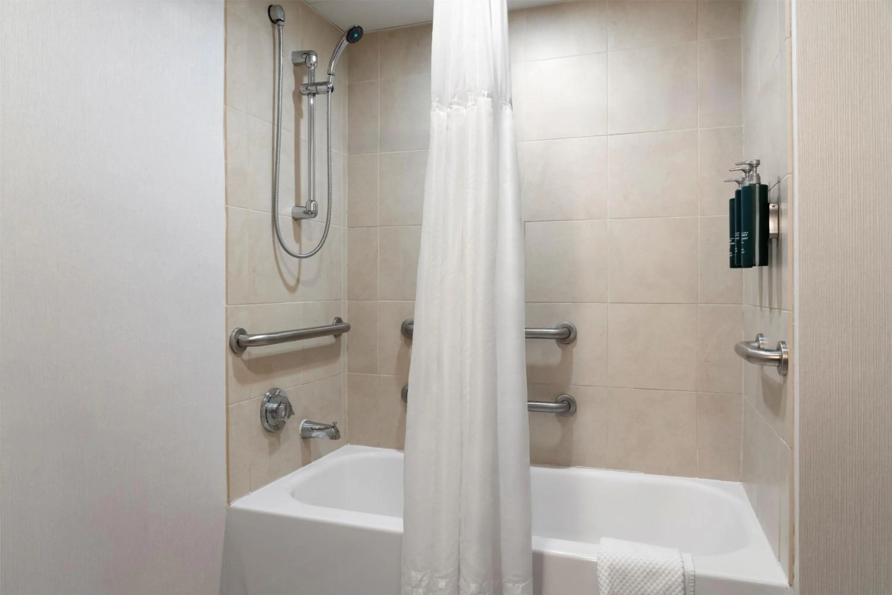 Bathroom in DoubleTree by Hilton Richmond - Midlothian