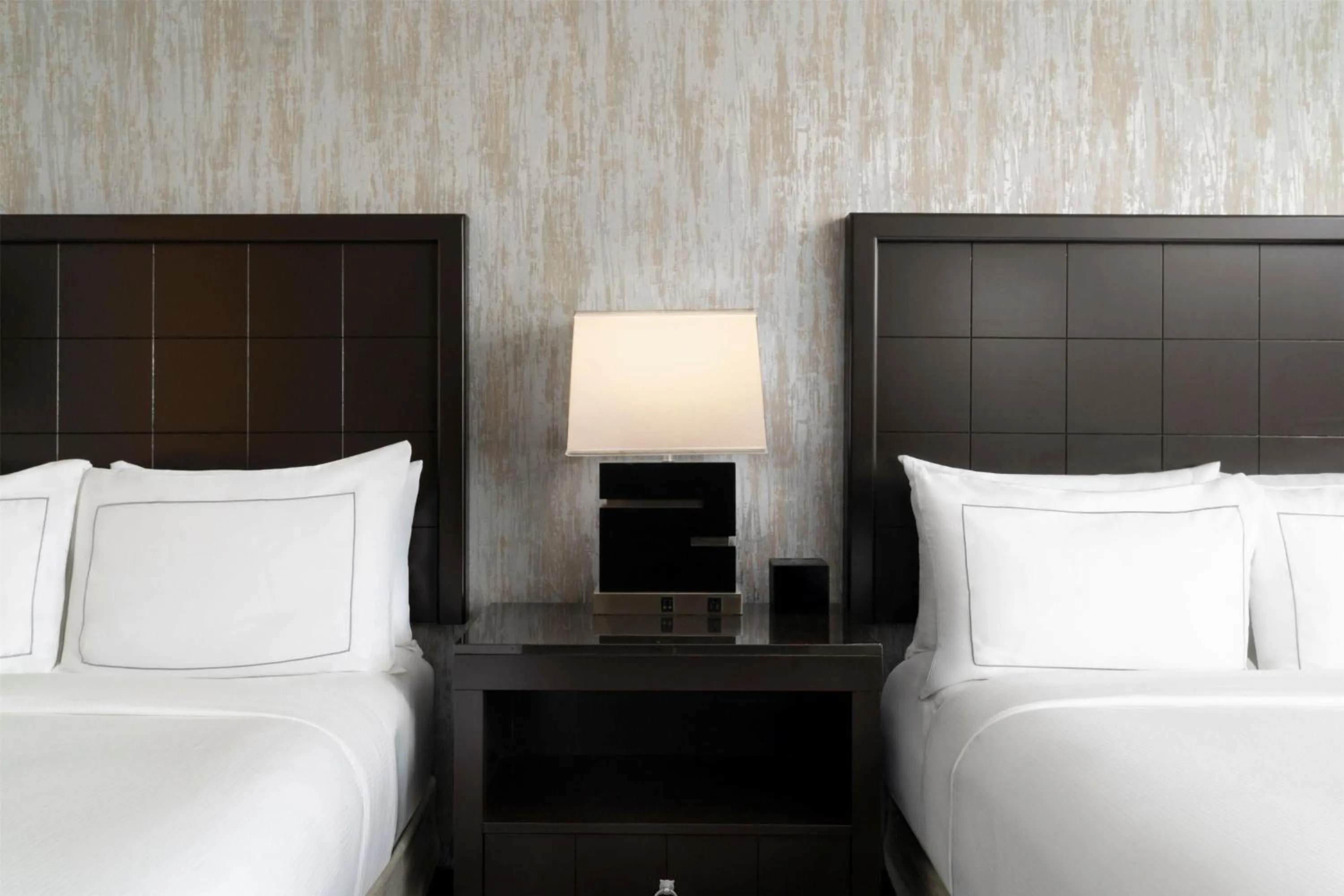 Bed in DoubleTree by Hilton Richmond - Midlothian