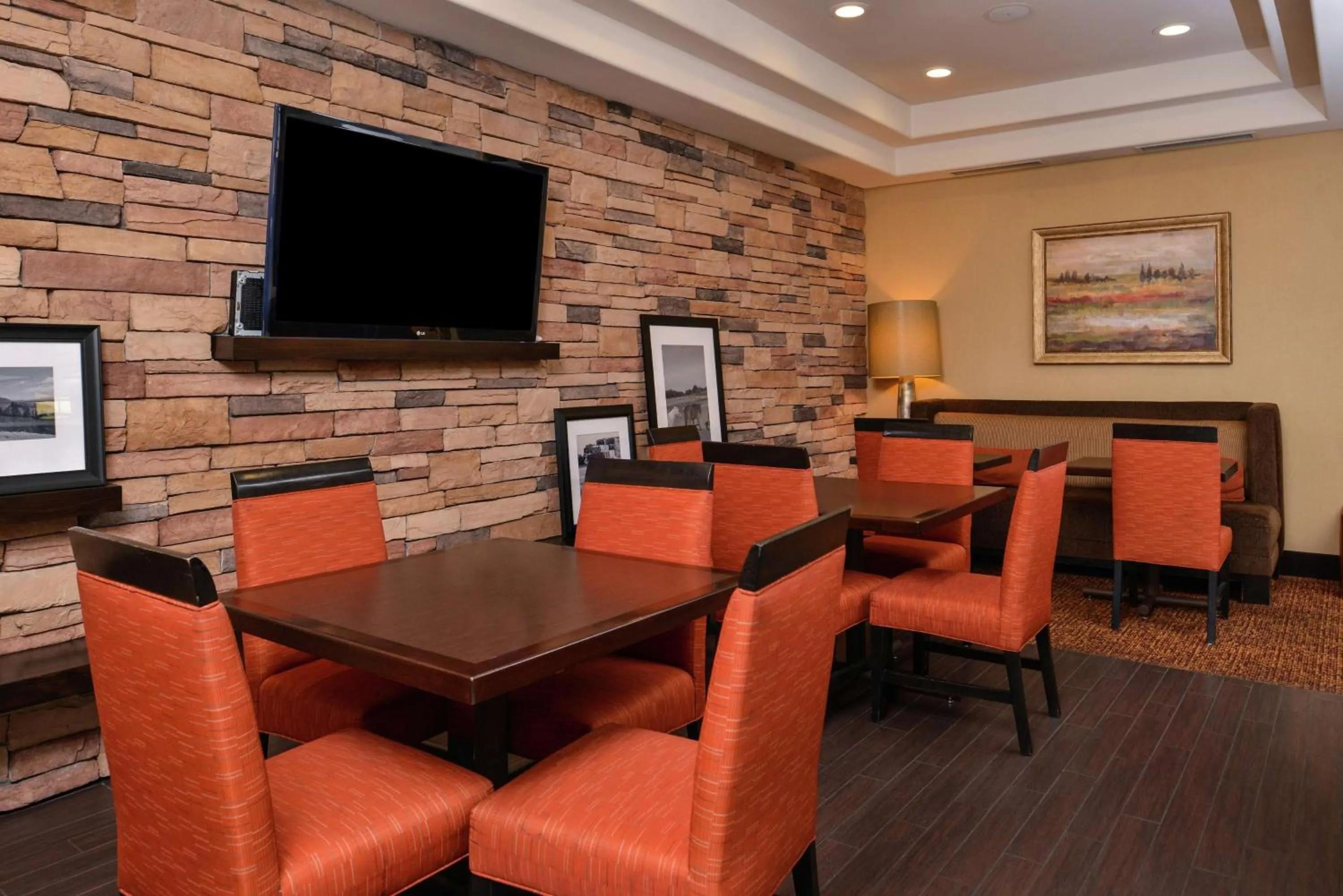 Restaurant/places to eat in Hampton Inn Idaho Falls / Airport