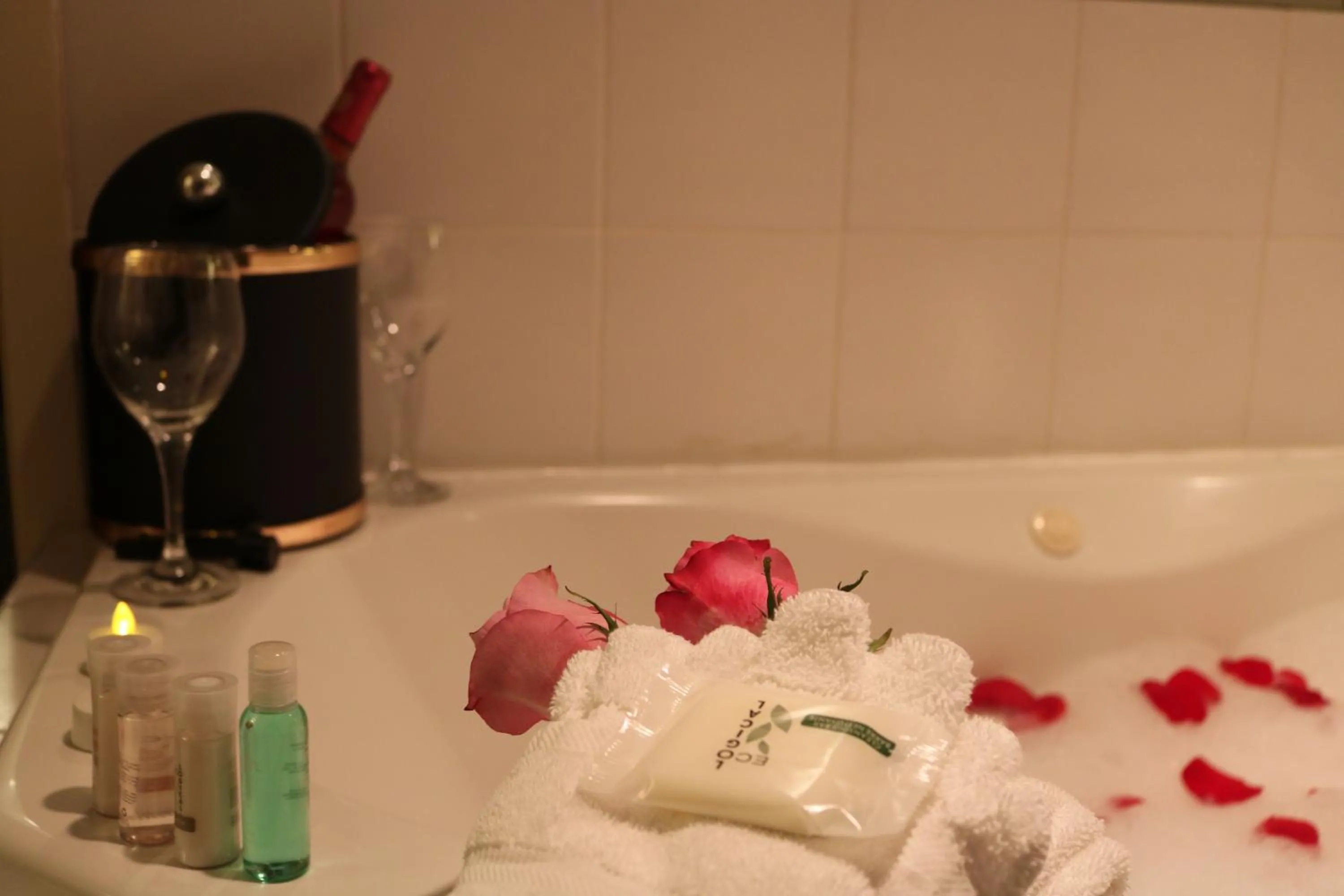 Hot Tub in Nomad Hotel & Suites