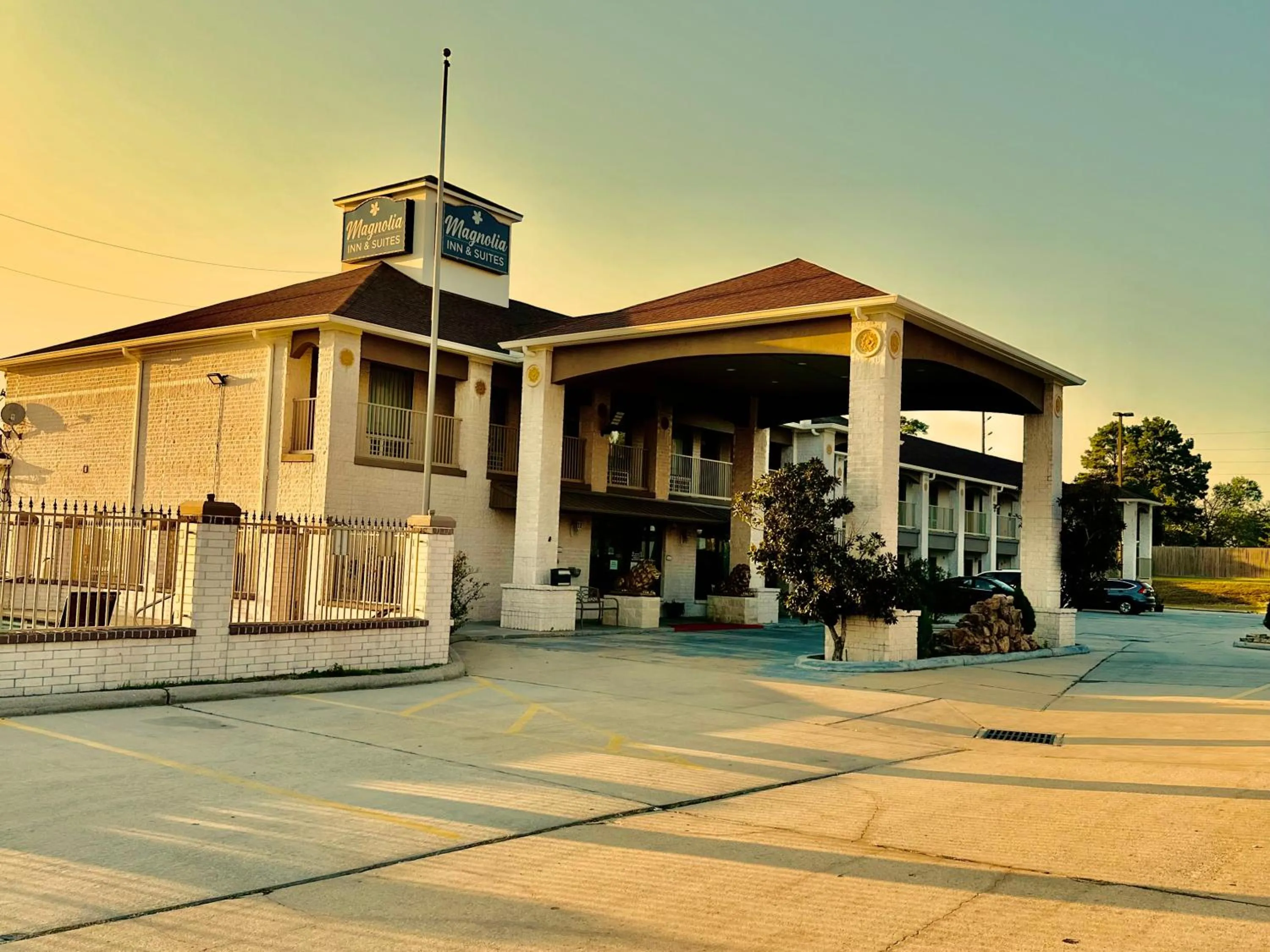 Magnolia Inn and Suites