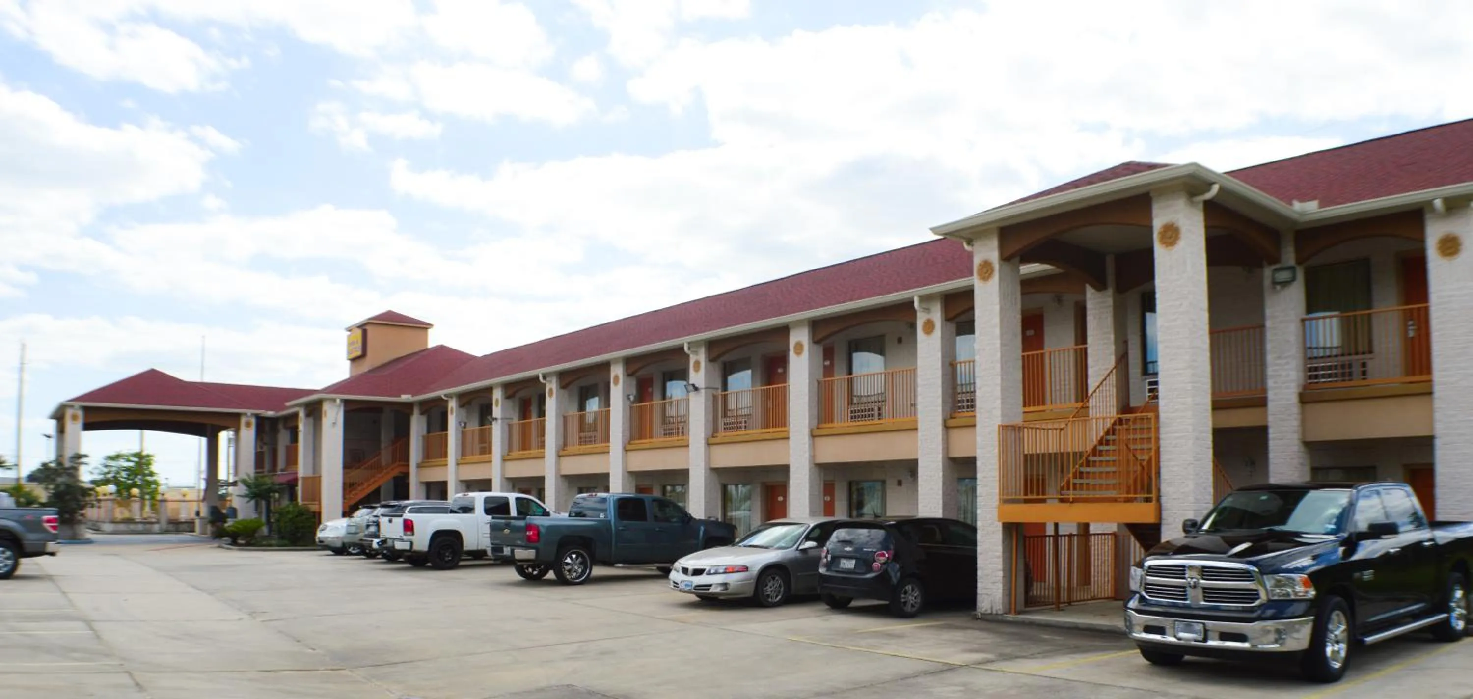 Property building in Magnolia Inn and Suites