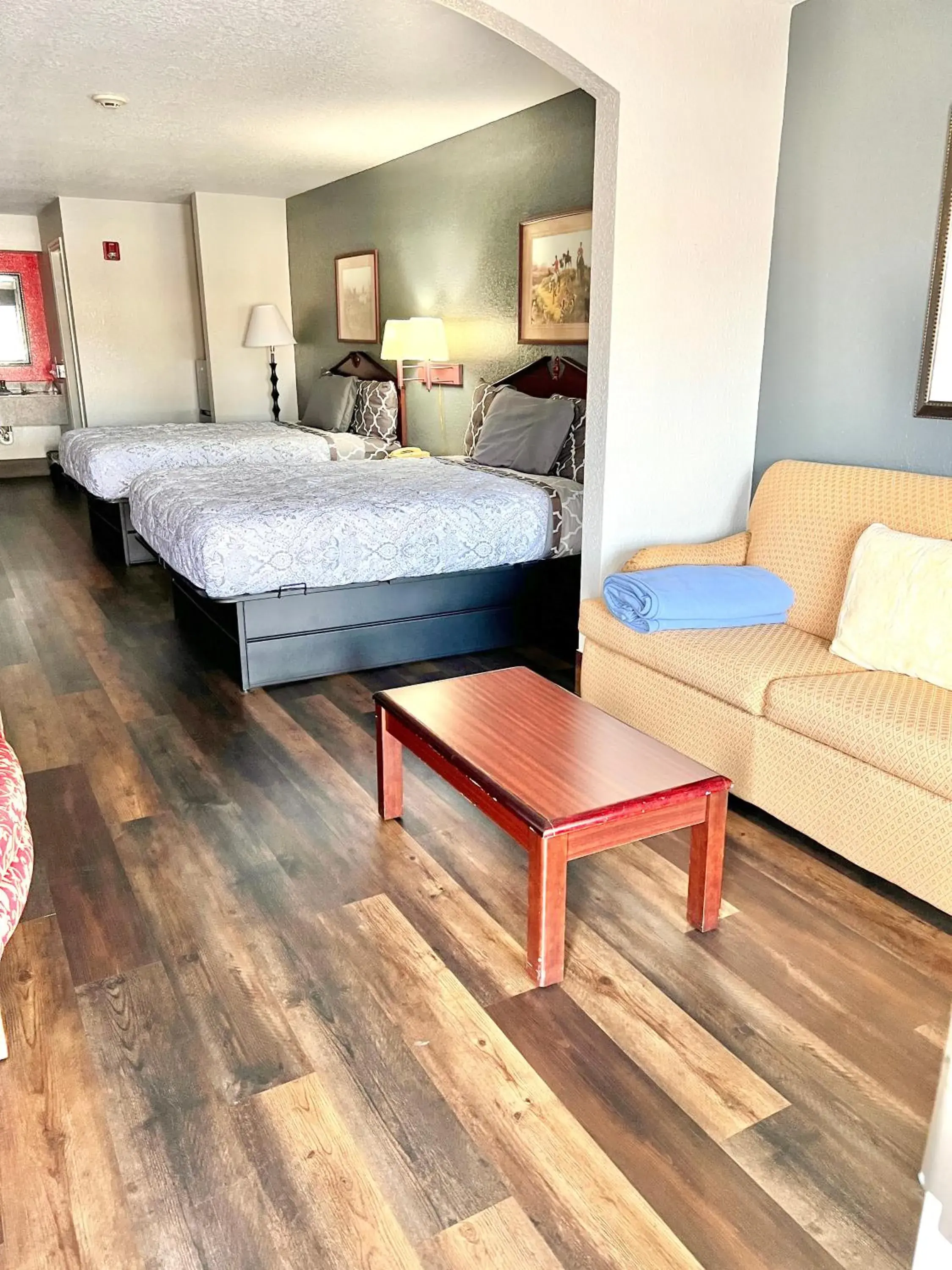 Family Suite in Magnolia Inn and Suites Family Suite in Magnolia Inn and Suites