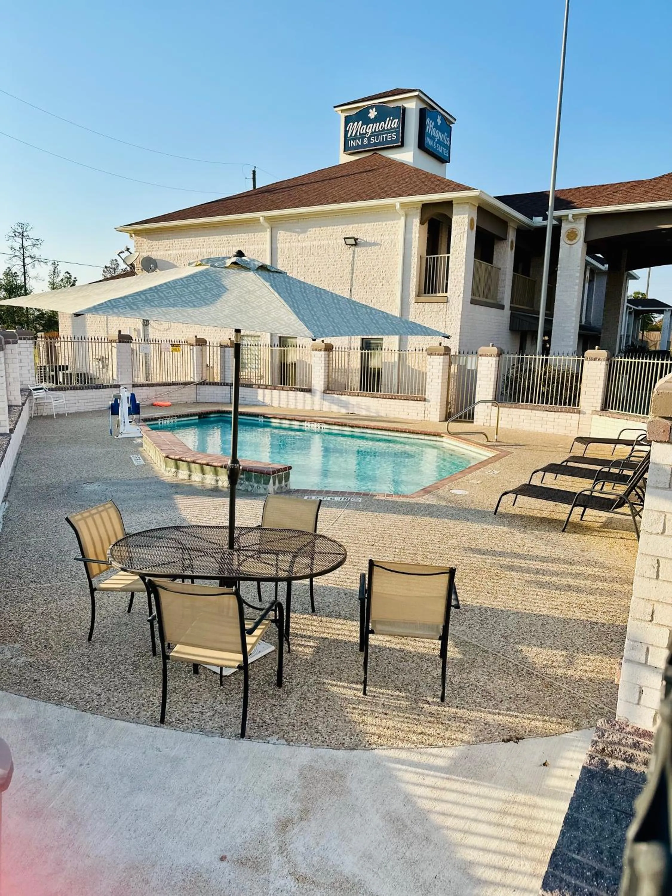 Magnolia Inn and Suites