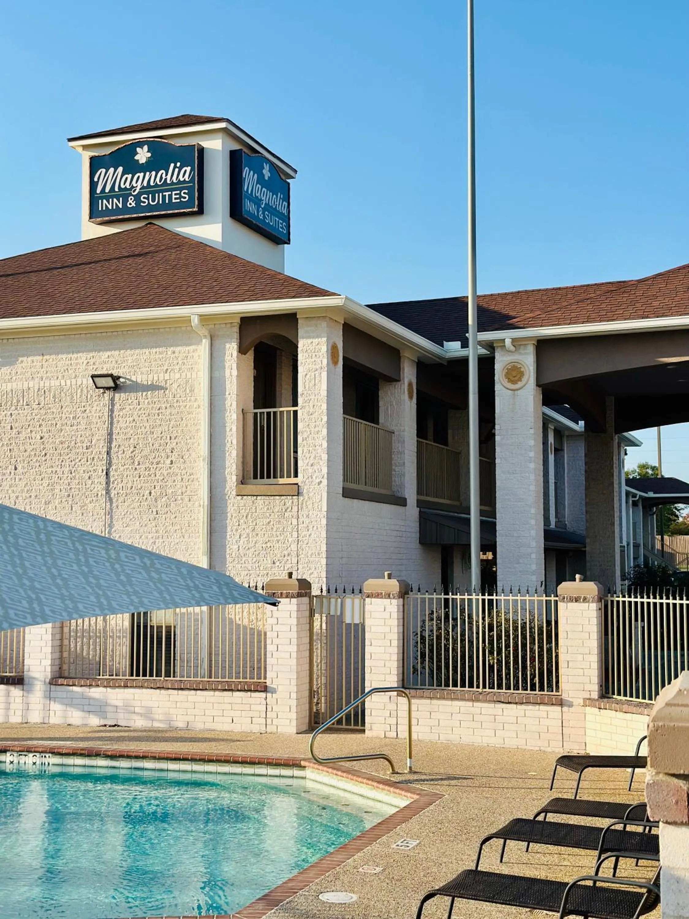 Property building in Magnolia Inn and Suites