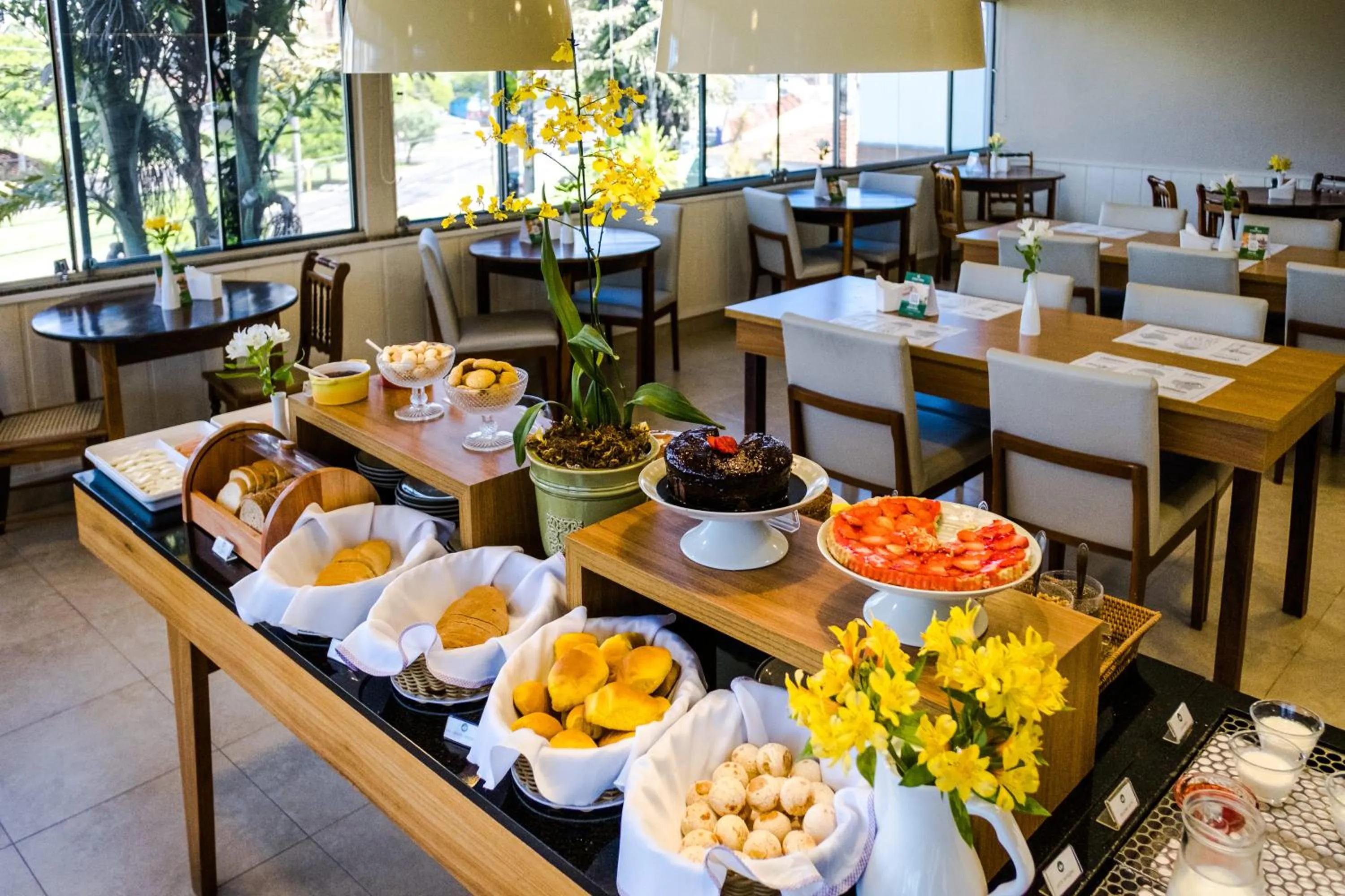 Breakfast in Vitoria Regia Hotel Bauru
