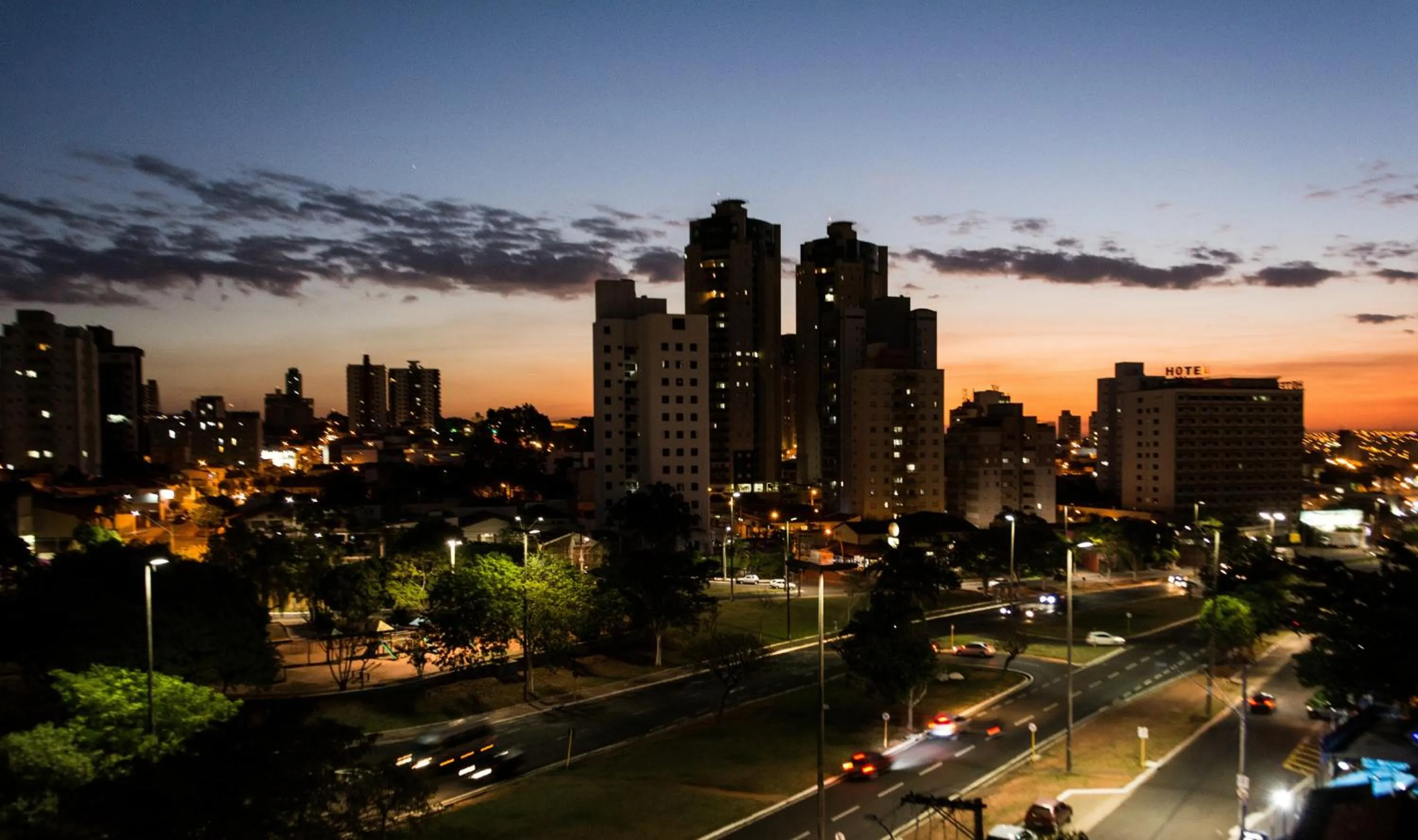 Night in Vitoria Regia Hotel Bauru