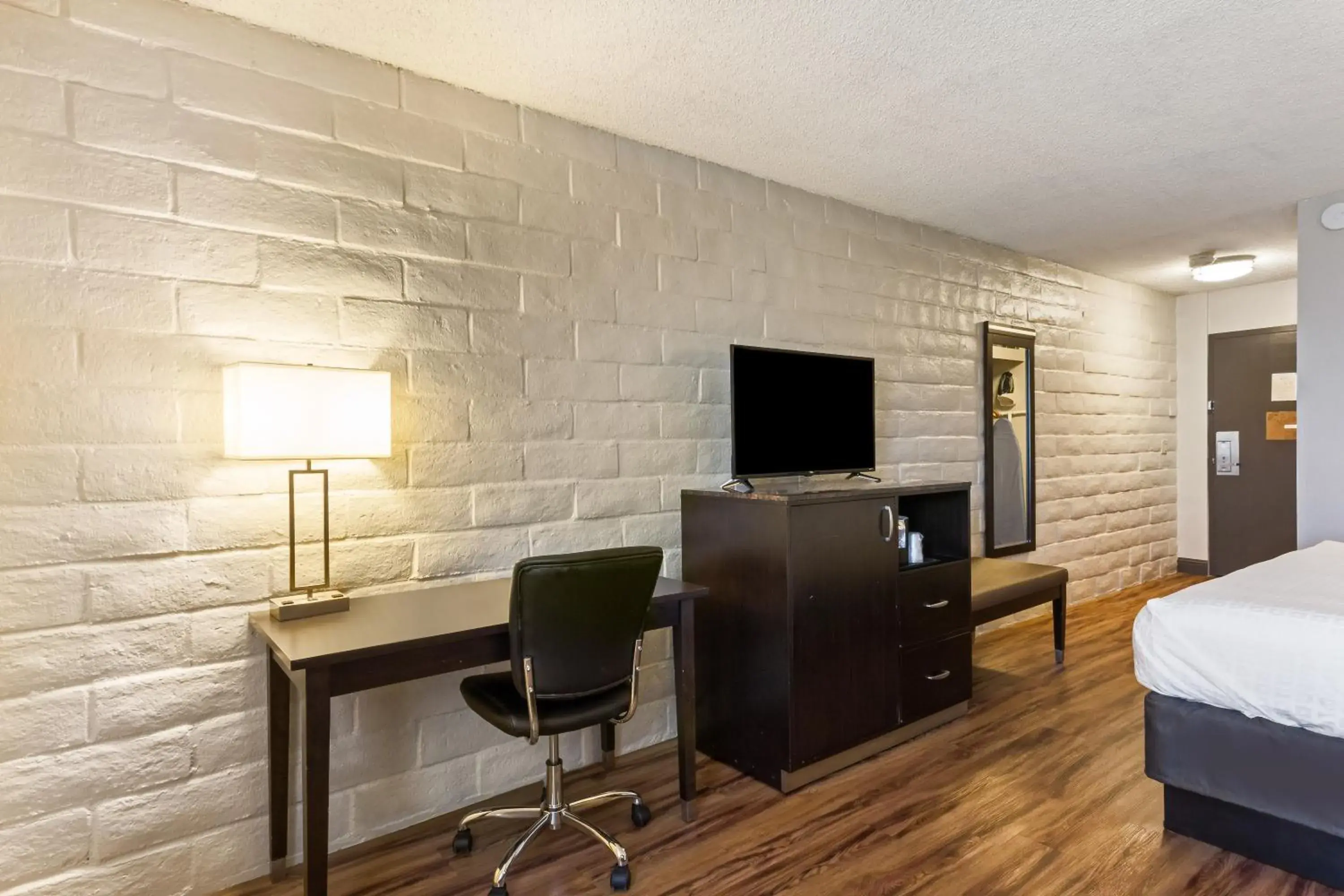 King Room - Disability Access in Red Lion Hotel Monterey King Room - Disability Access in Red Lion Hotel Monterey