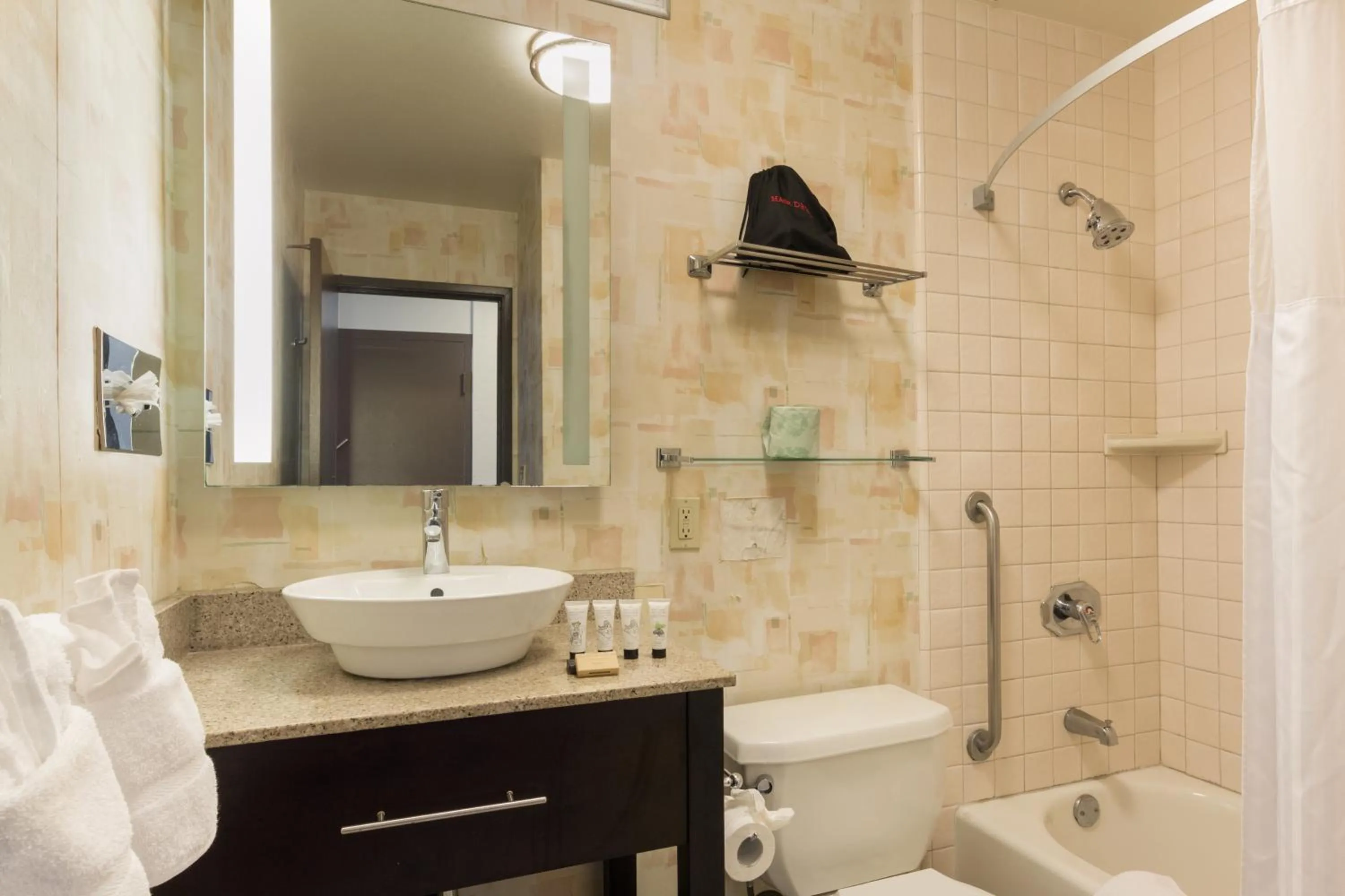 Bathroom in Red Lion Hotel Monterey