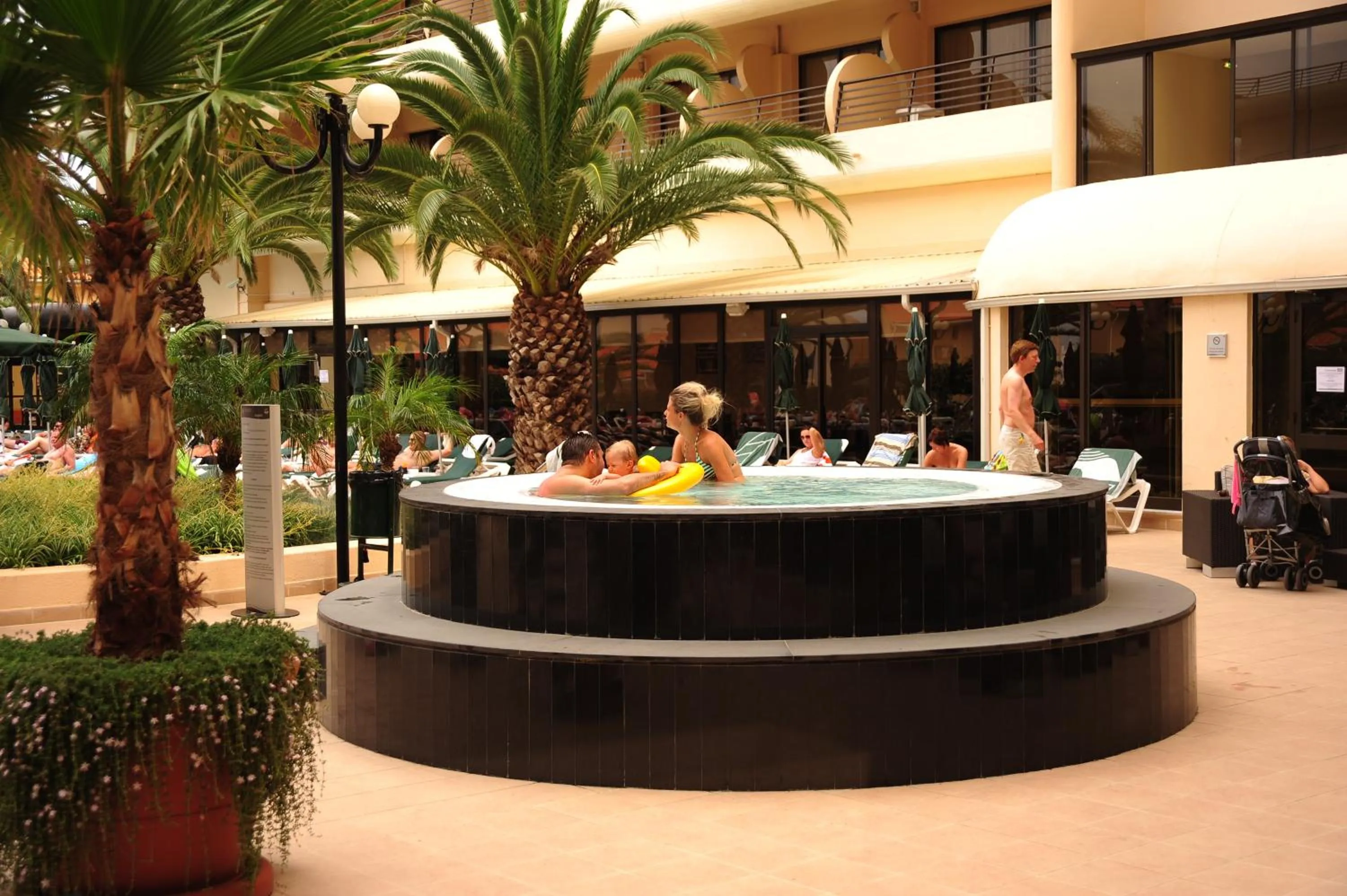 Swimming pool in Vila Gale Marina