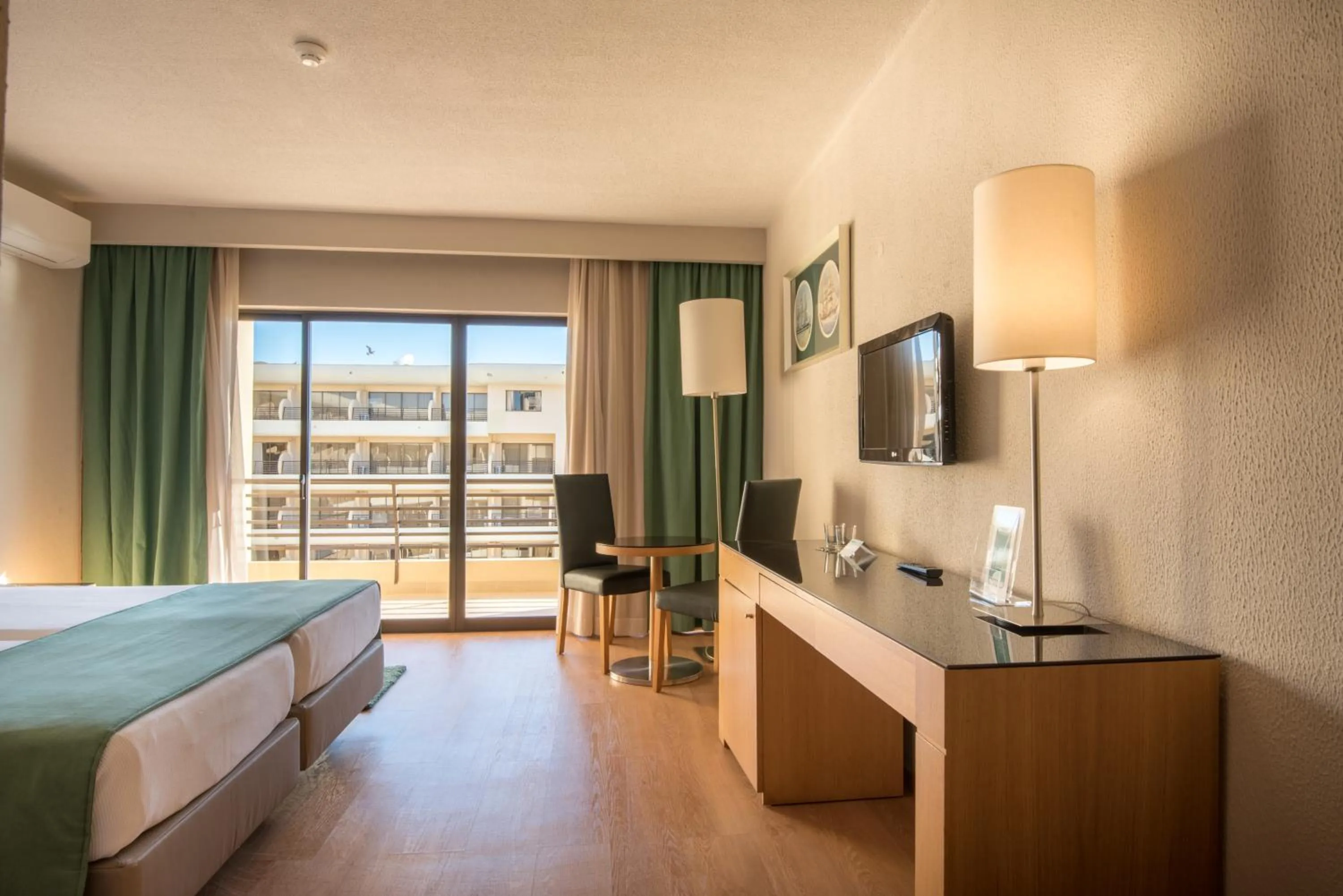 Bedroom, Bed in Vila Gale Marina