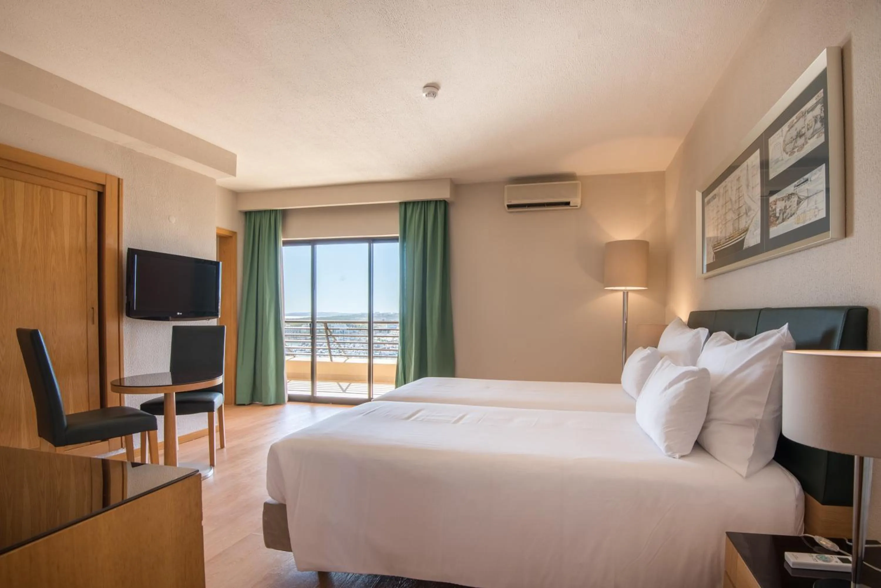 Bedroom, Bed in Vila Gale Marina