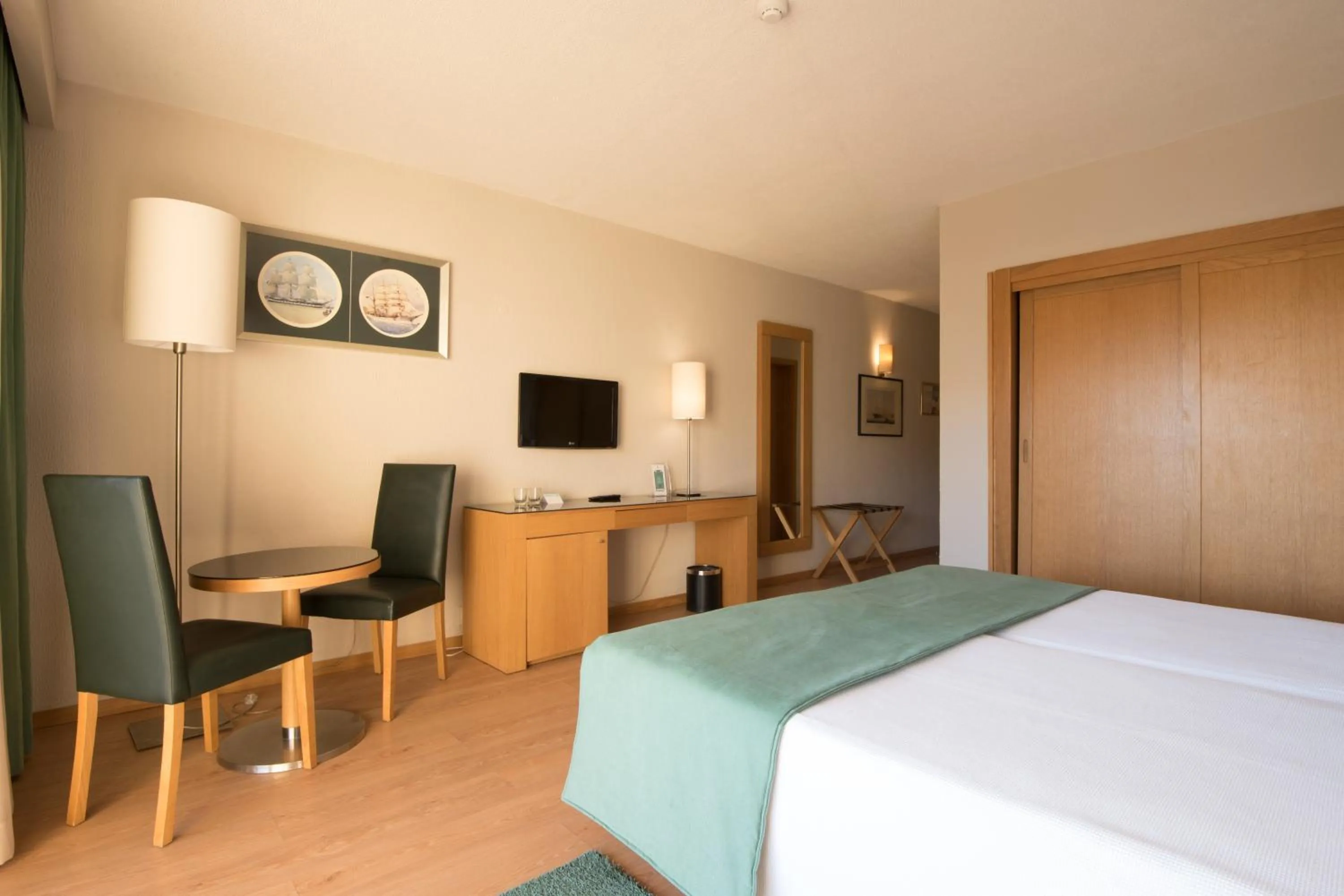 Bedroom, Bed in Vila Gale Marina