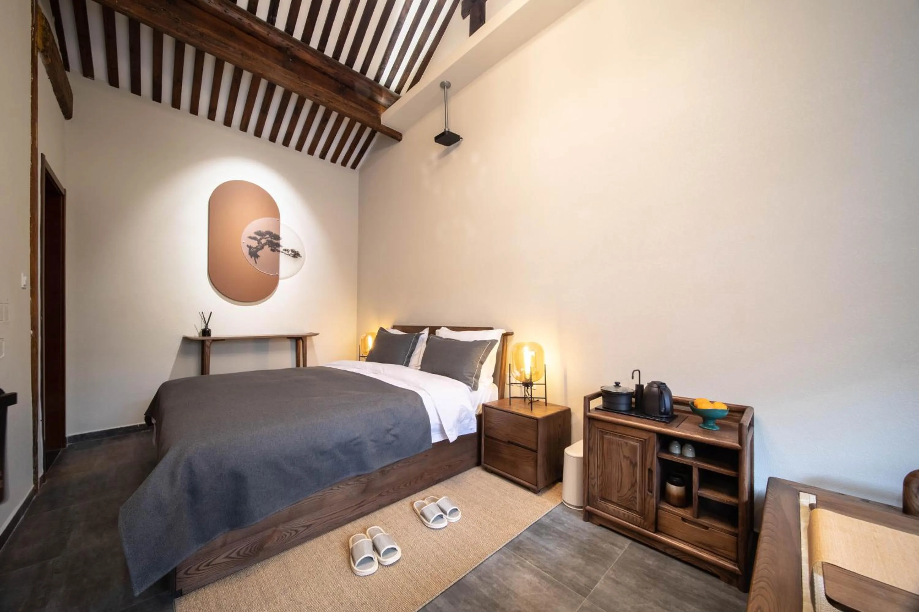 Photo of the whole room, Bed in Guipu Beihai Courtyard Hotel Beijing