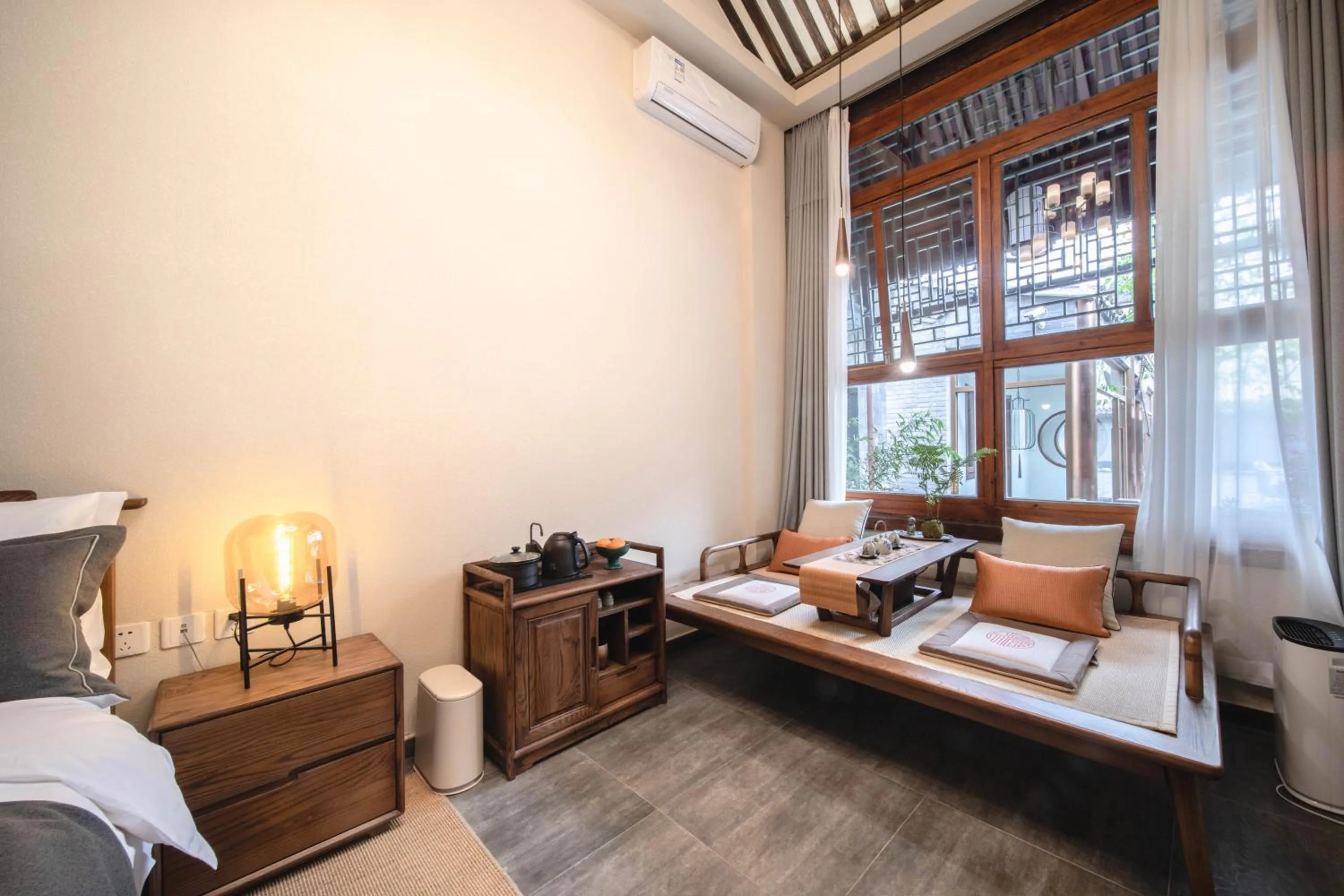 Photo of the whole room, Bed in Guipu Beihai Courtyard Hotel Beijing