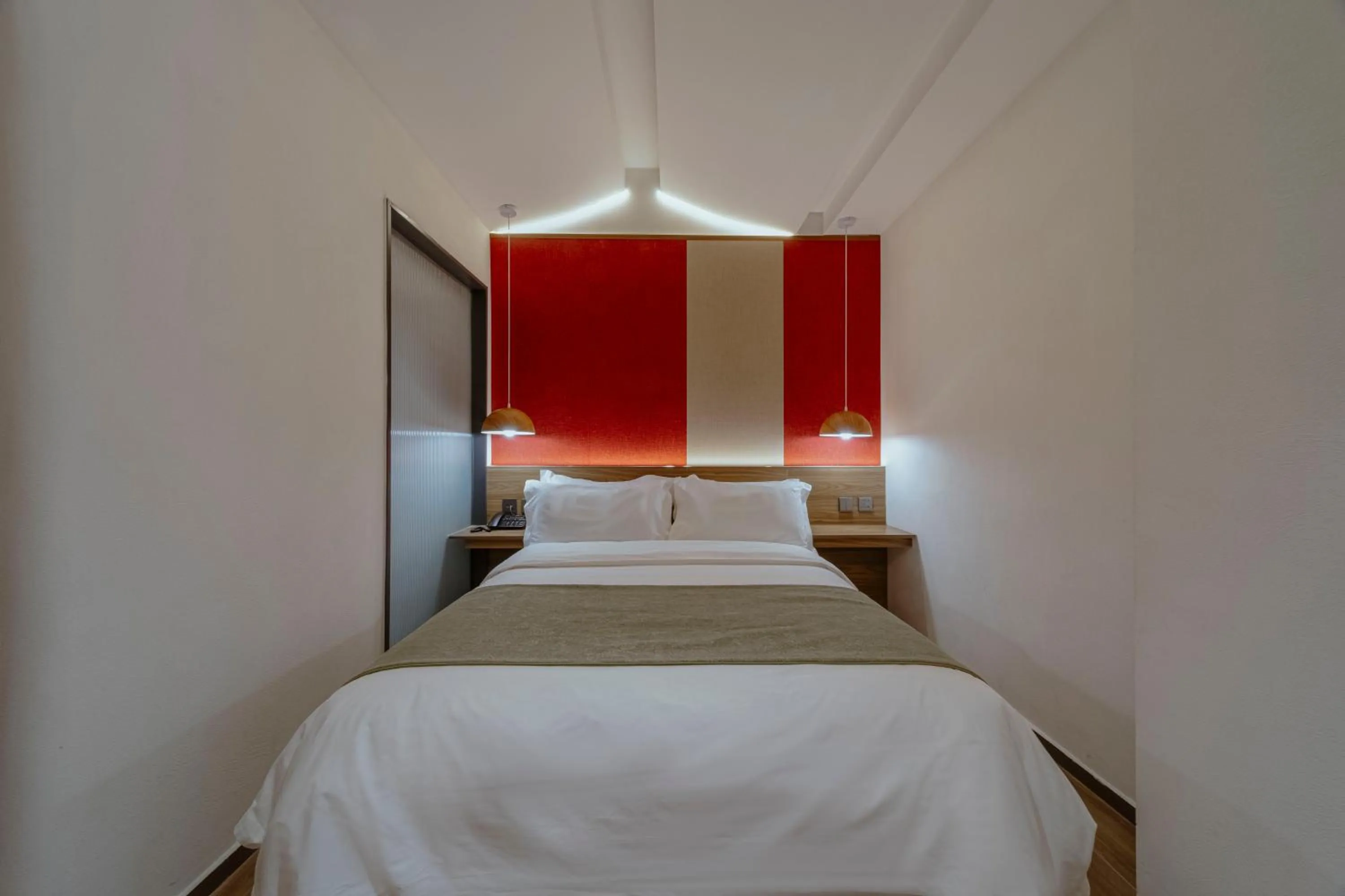 Photo of the whole room, Bed in Guipu Beihai Courtyard Hotel Beijing