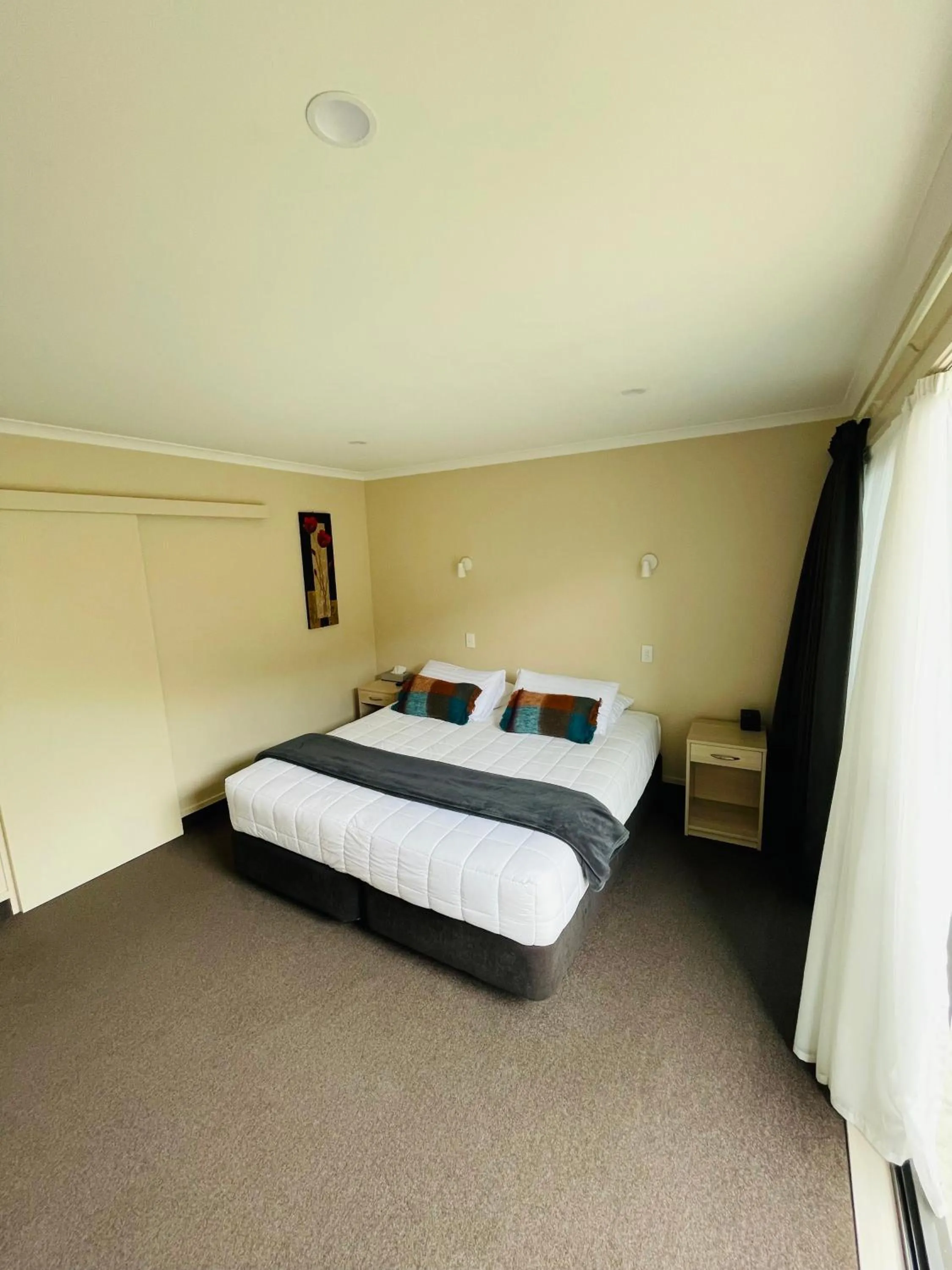 Bedroom, Bed in Kauri Court Motel and Apartments