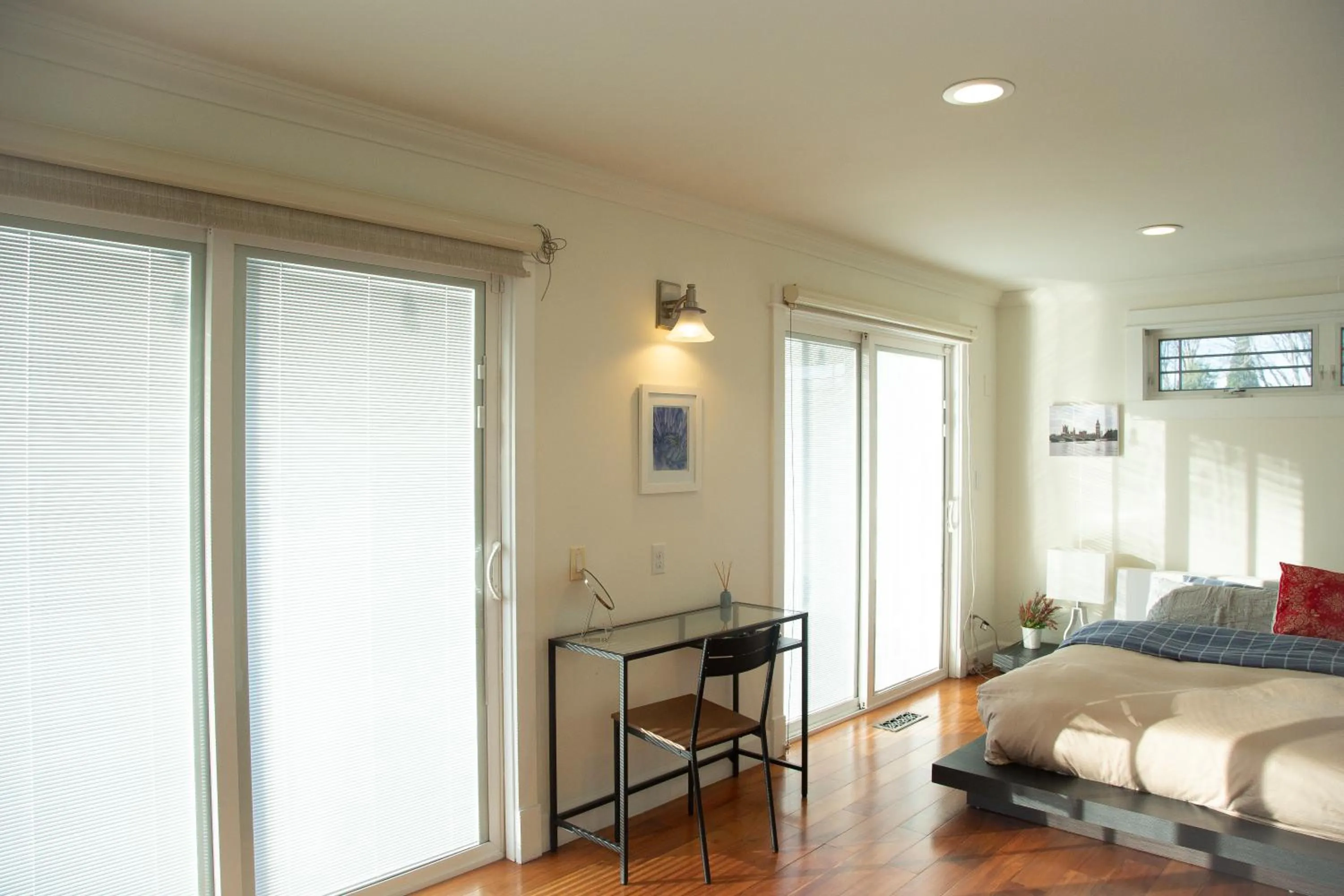 Bed in Scenic Lake View Home