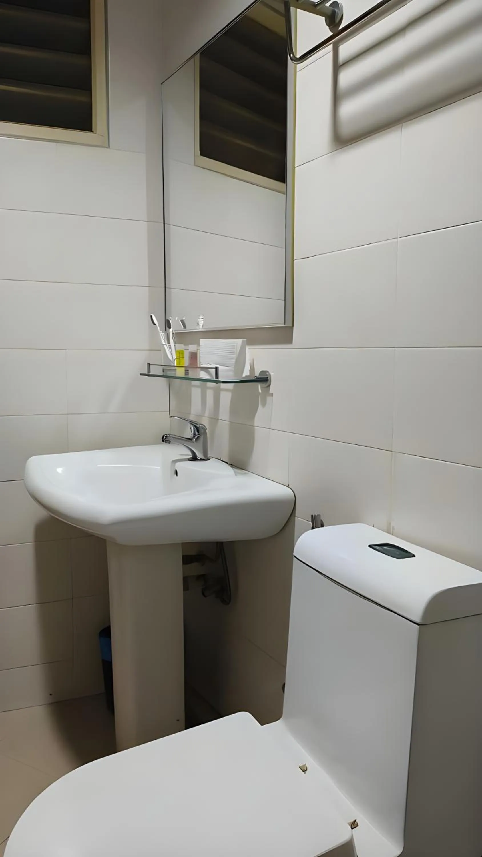 Toilet in LEO Express Hotel