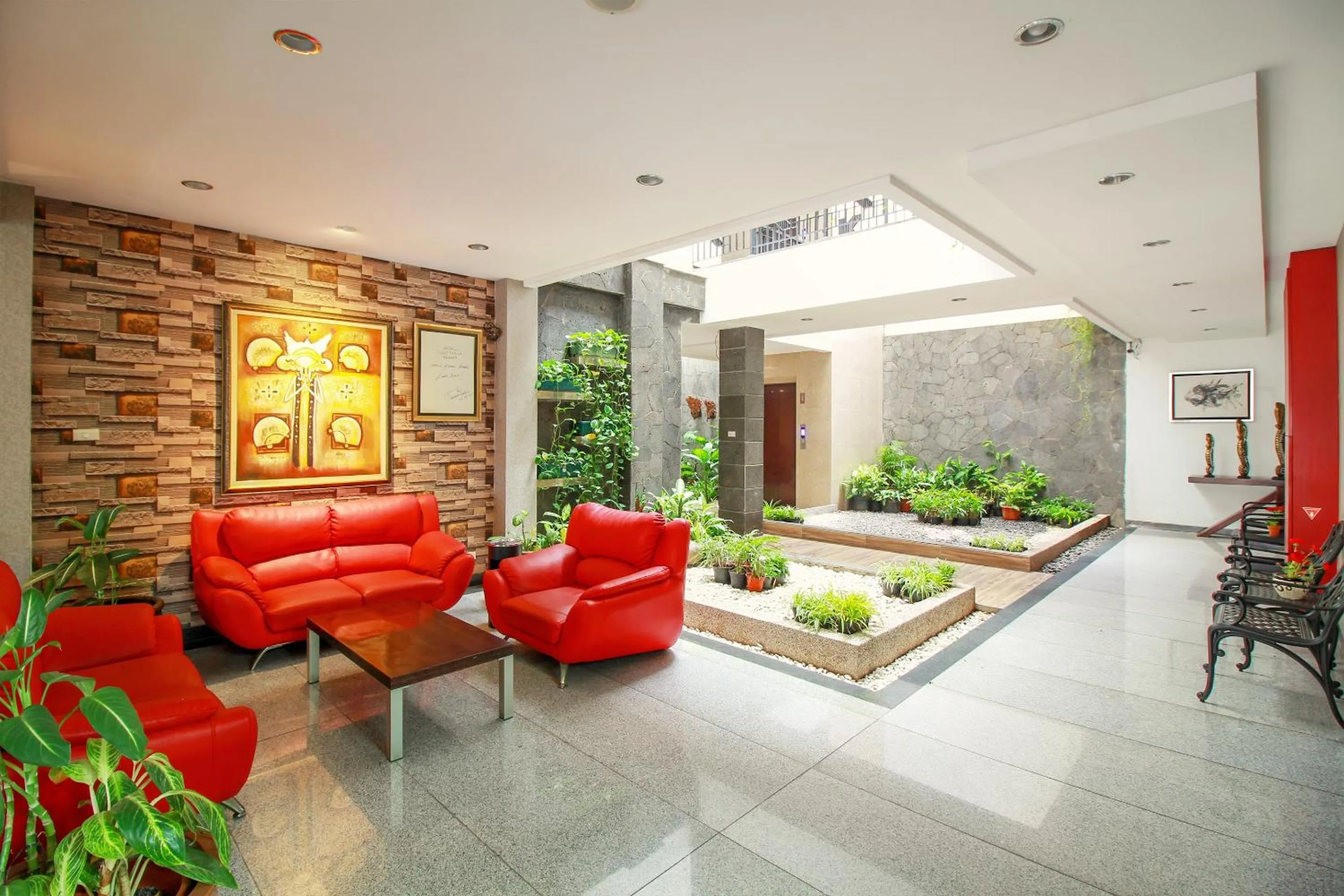 Lobby or reception in Collection O Pasteur Near Paris Van Java Mall Formerly Sweet Karina