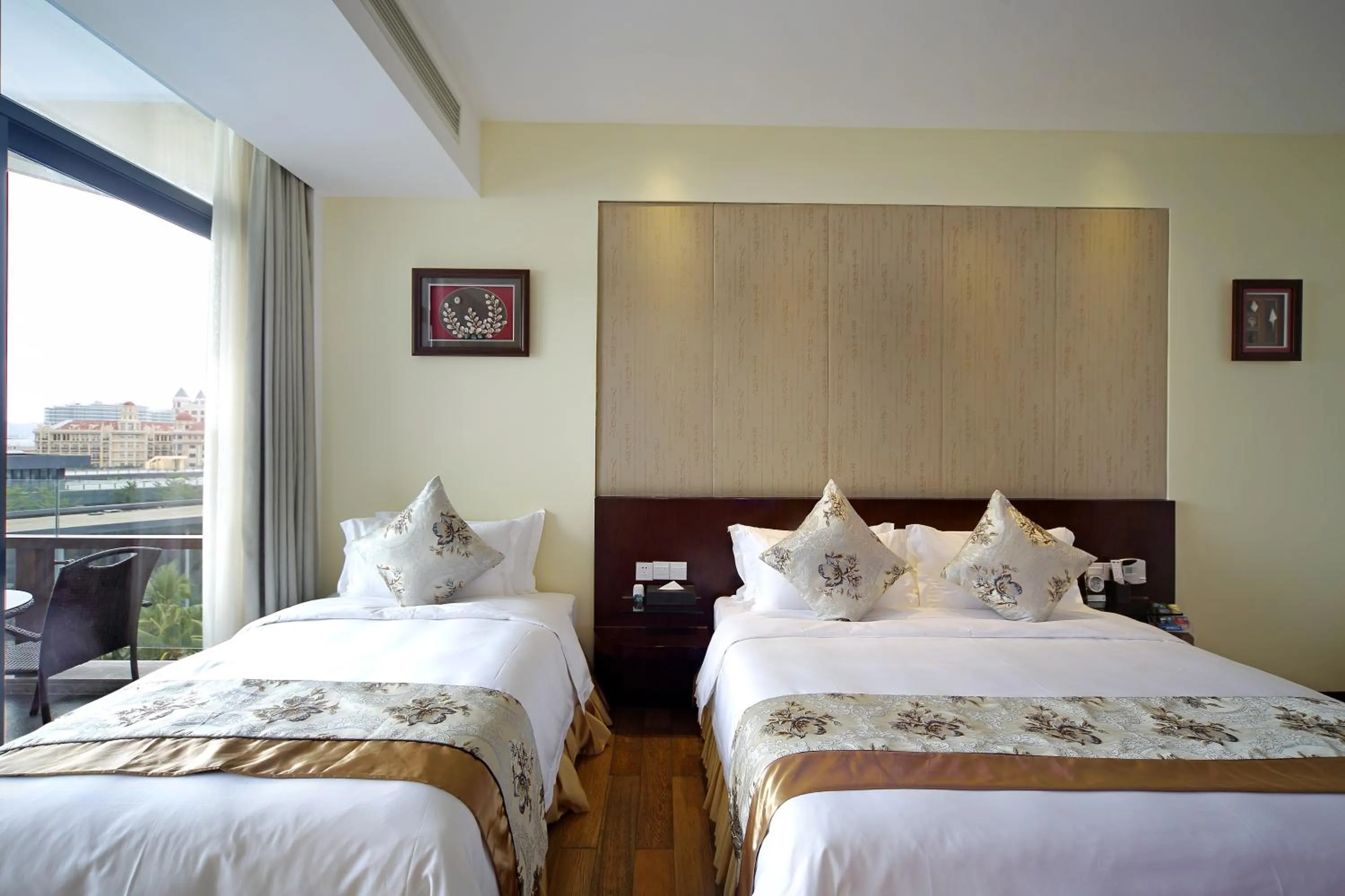 Bed in Sanya Serenity Coast Marina Hotel