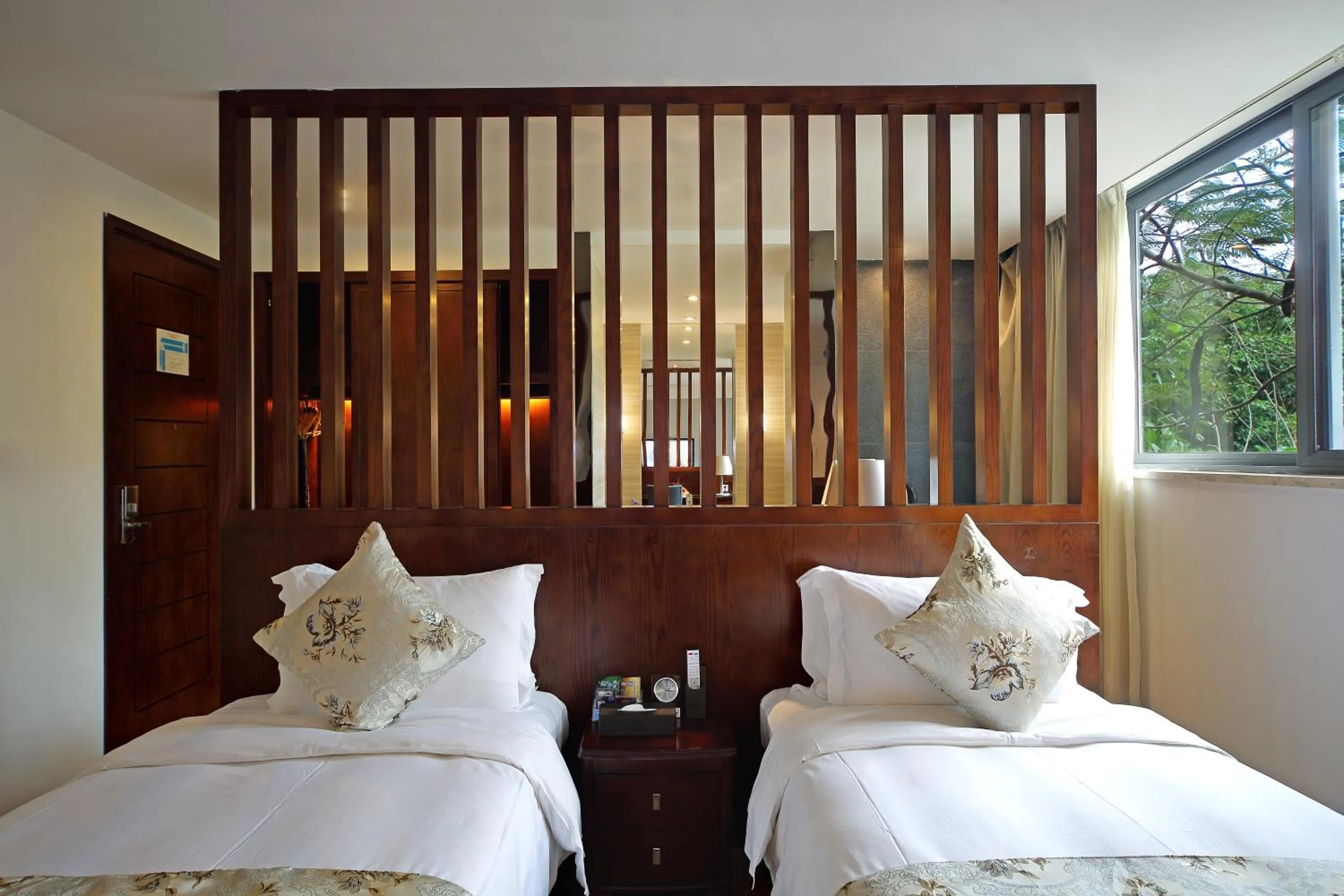 Bed in Sanya Serenity Coast Marina Hotel