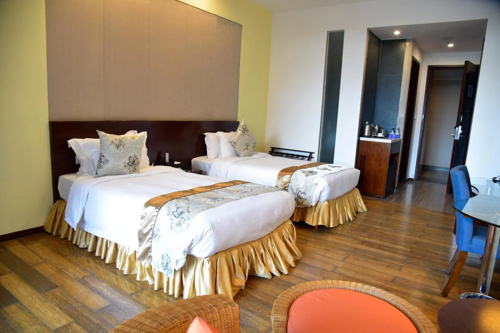 Bed in Sanya Serenity Coast Marina Hotel