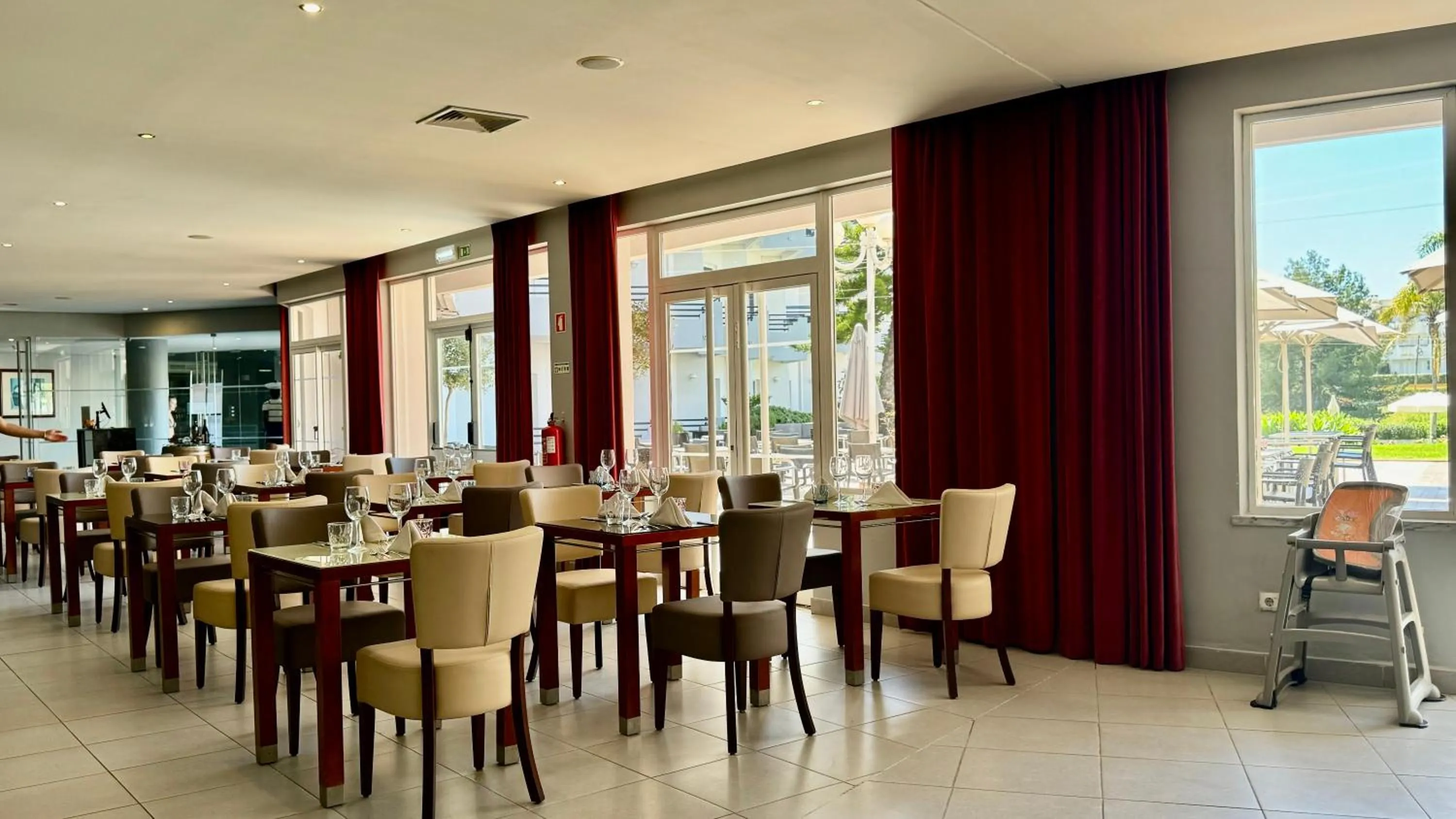 Restaurant/places to eat in Vila Gale Nautico