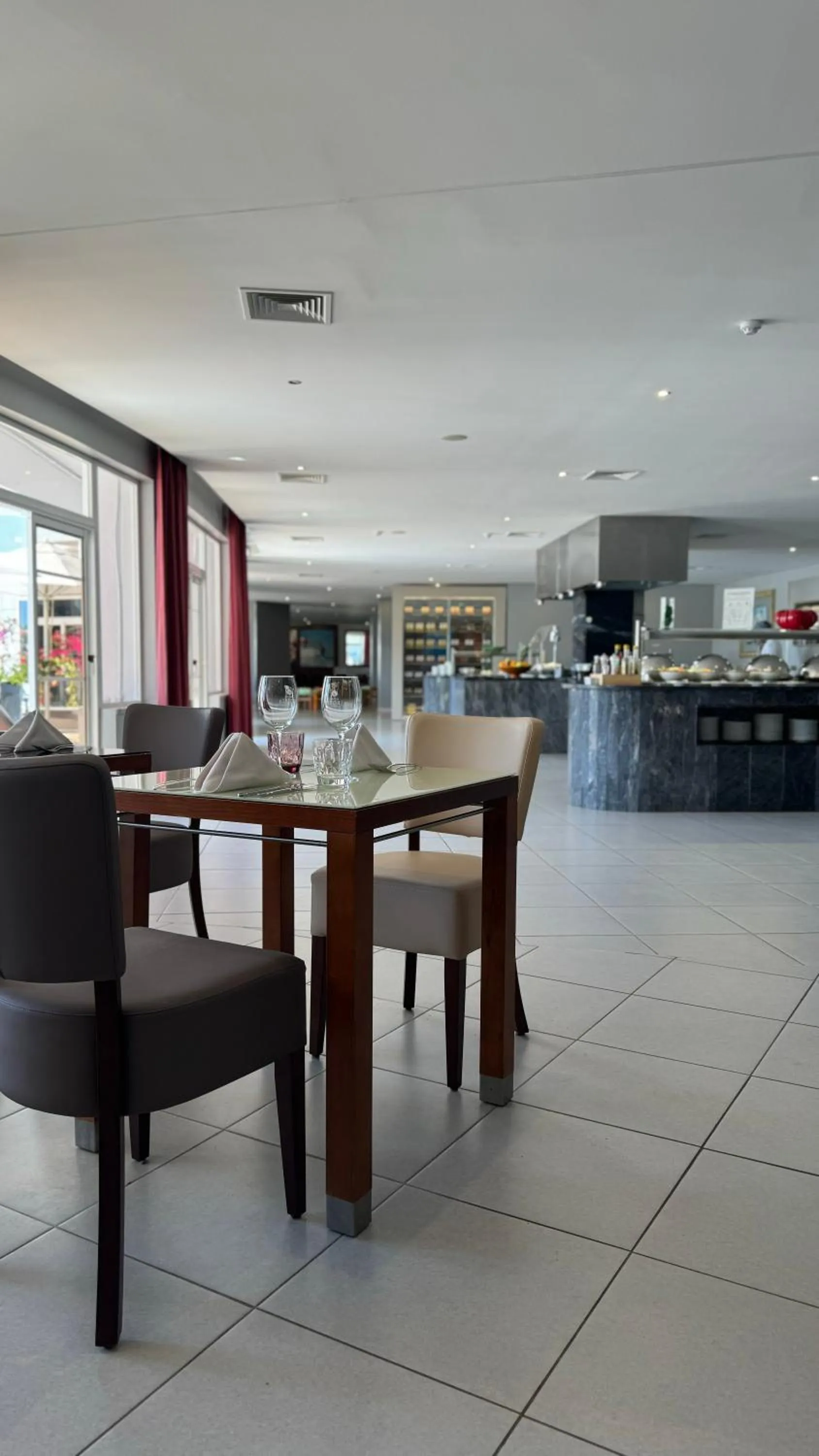 Restaurant/places to eat in Vila Gale Nautico