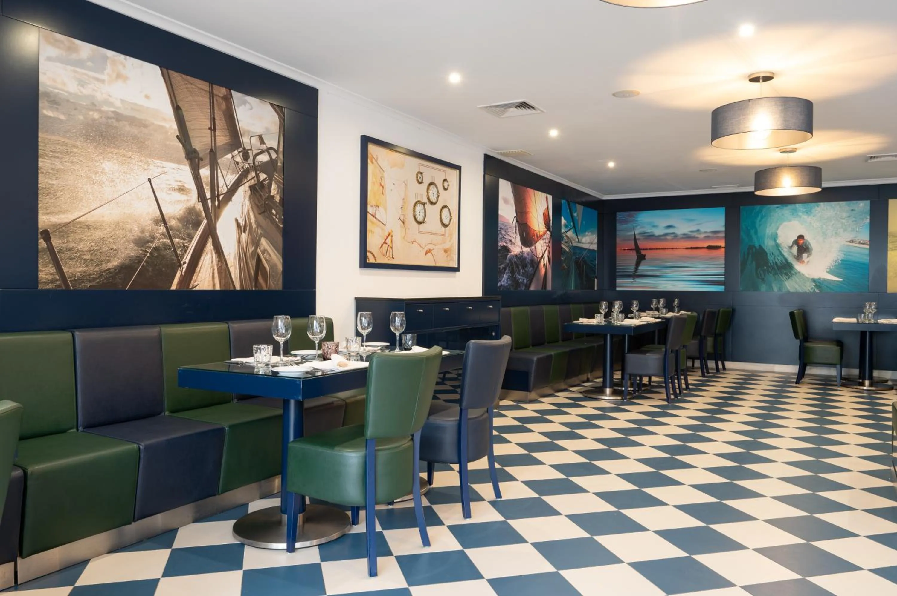 Restaurant/places to eat in Vila Gale Nautico