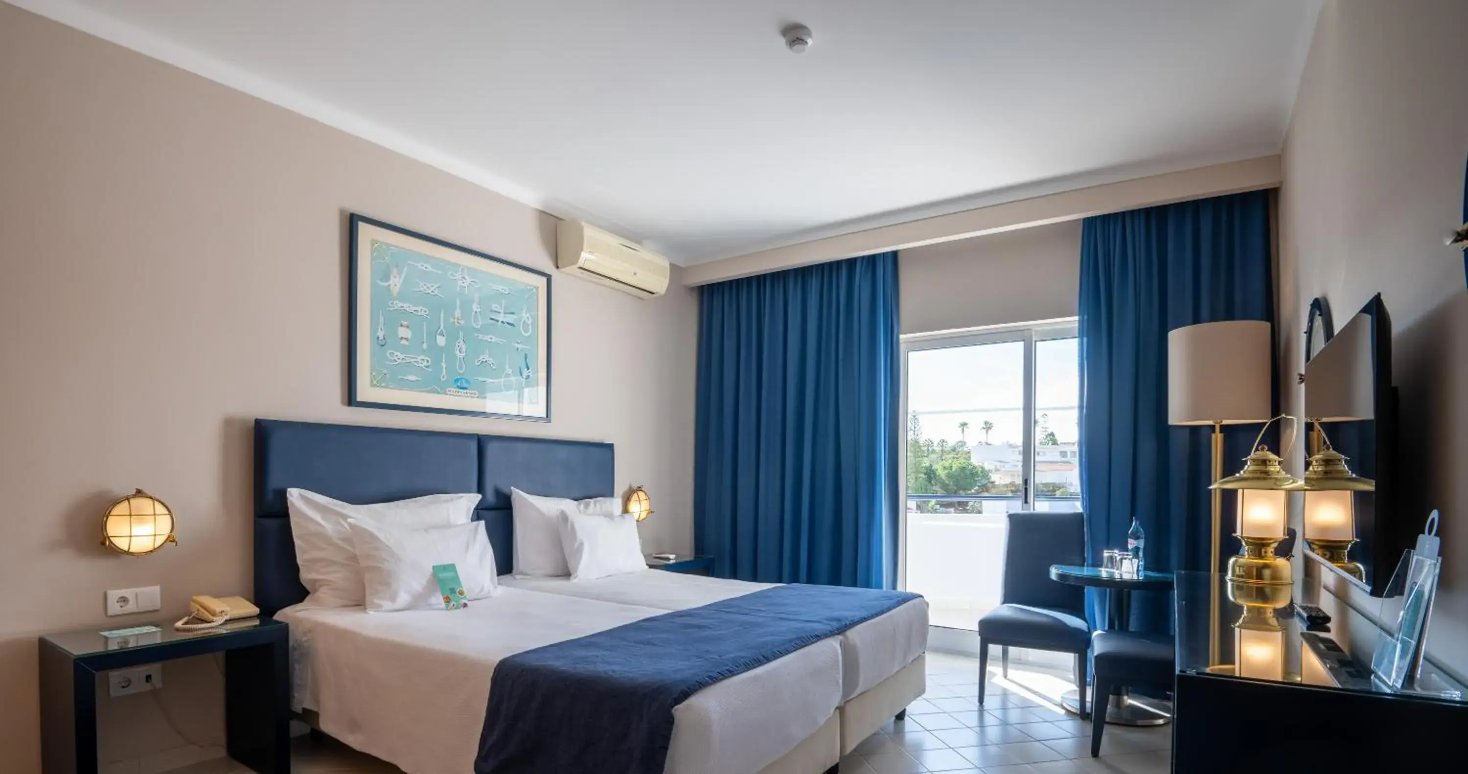 Twin Room with Extra Bed (2 Adults + 1 Child) in Vila Gale Nautico Twin Room with Extra Bed (2 Adults + 1 Child) in Vila Gale Nautico