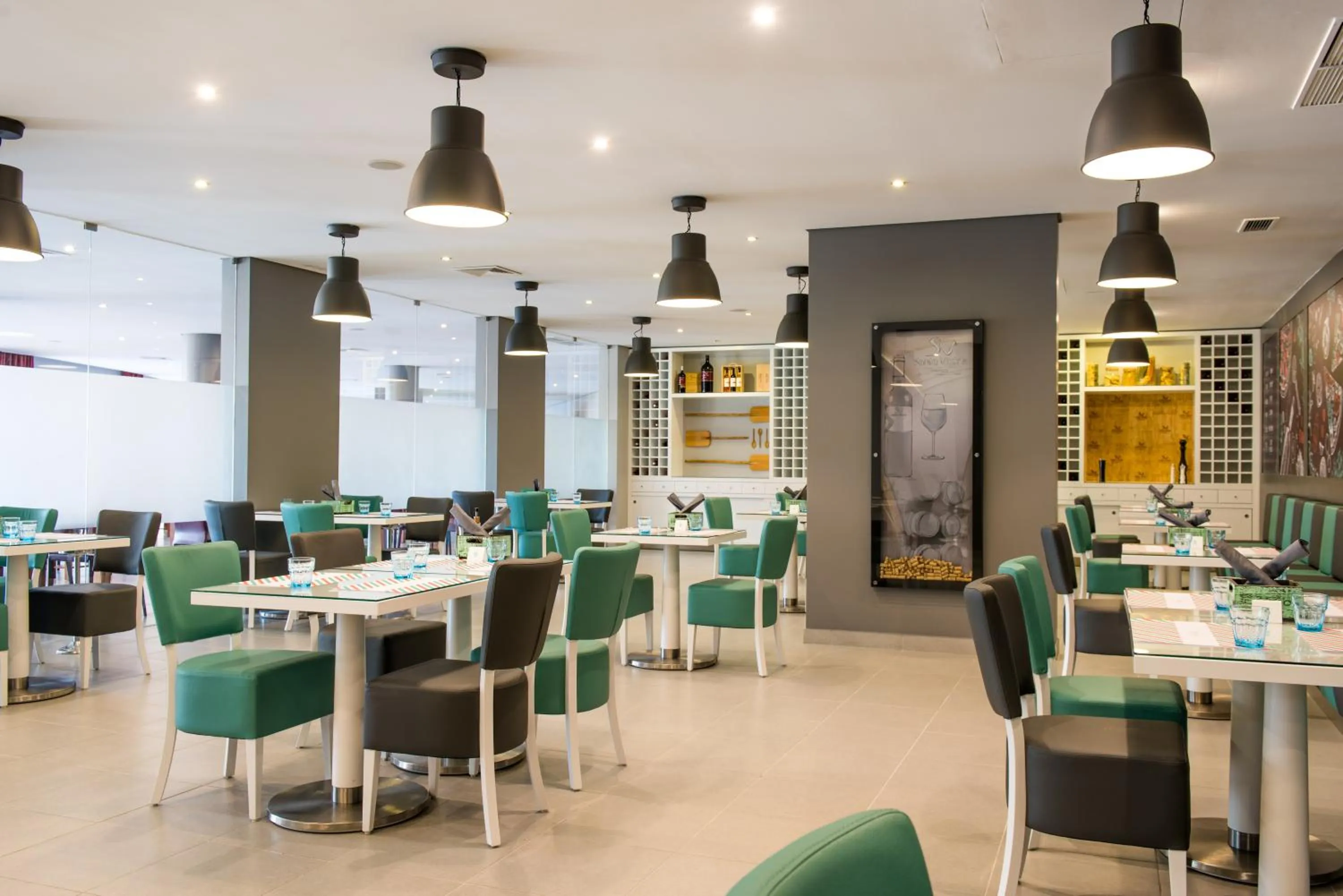 Restaurant/places to eat in Vila Gale Nautico