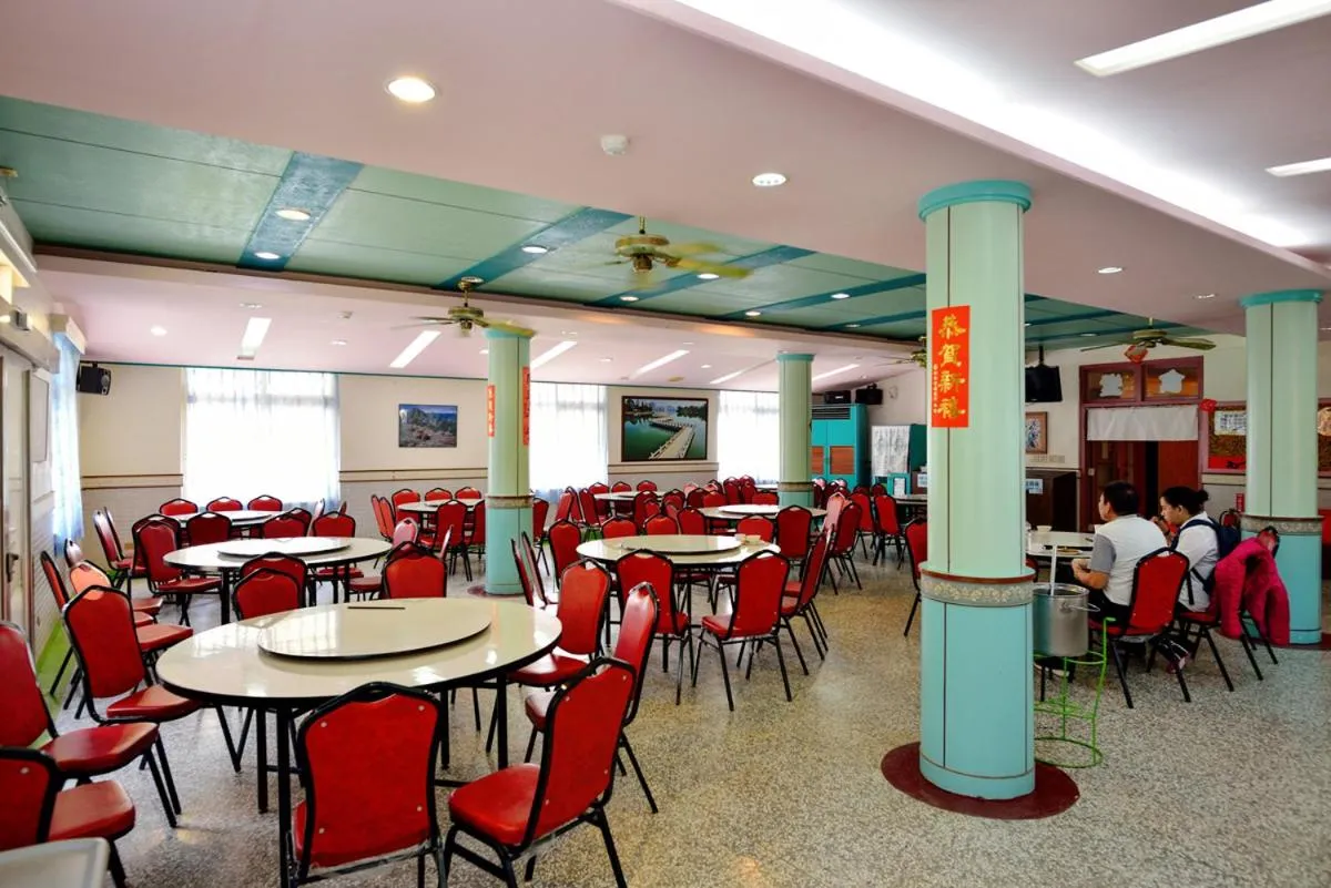 Restaurant/Places to Eat in Chengching Lakefront Resort