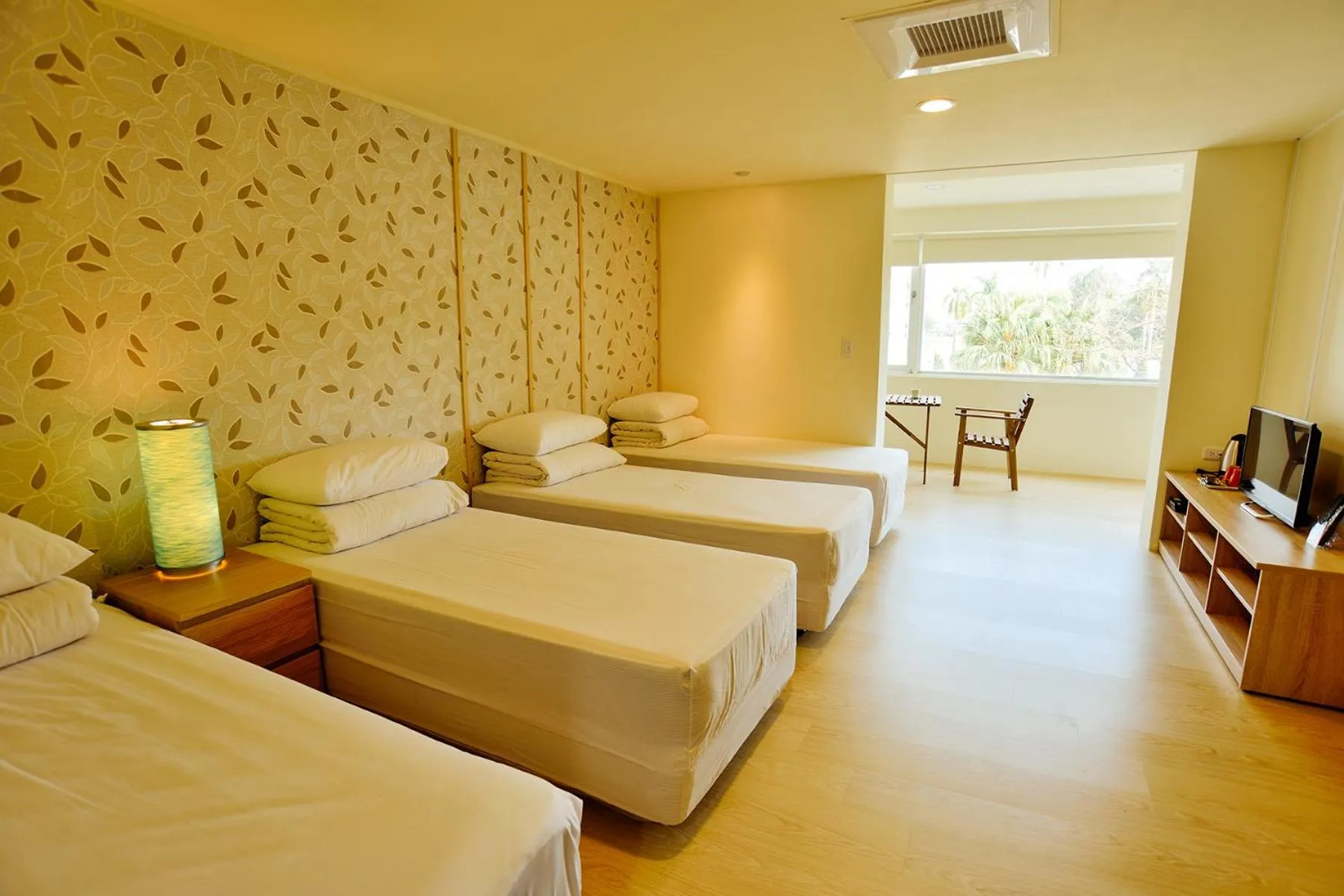 Photo of the whole room, Bed in Chengching Lakefront Resort