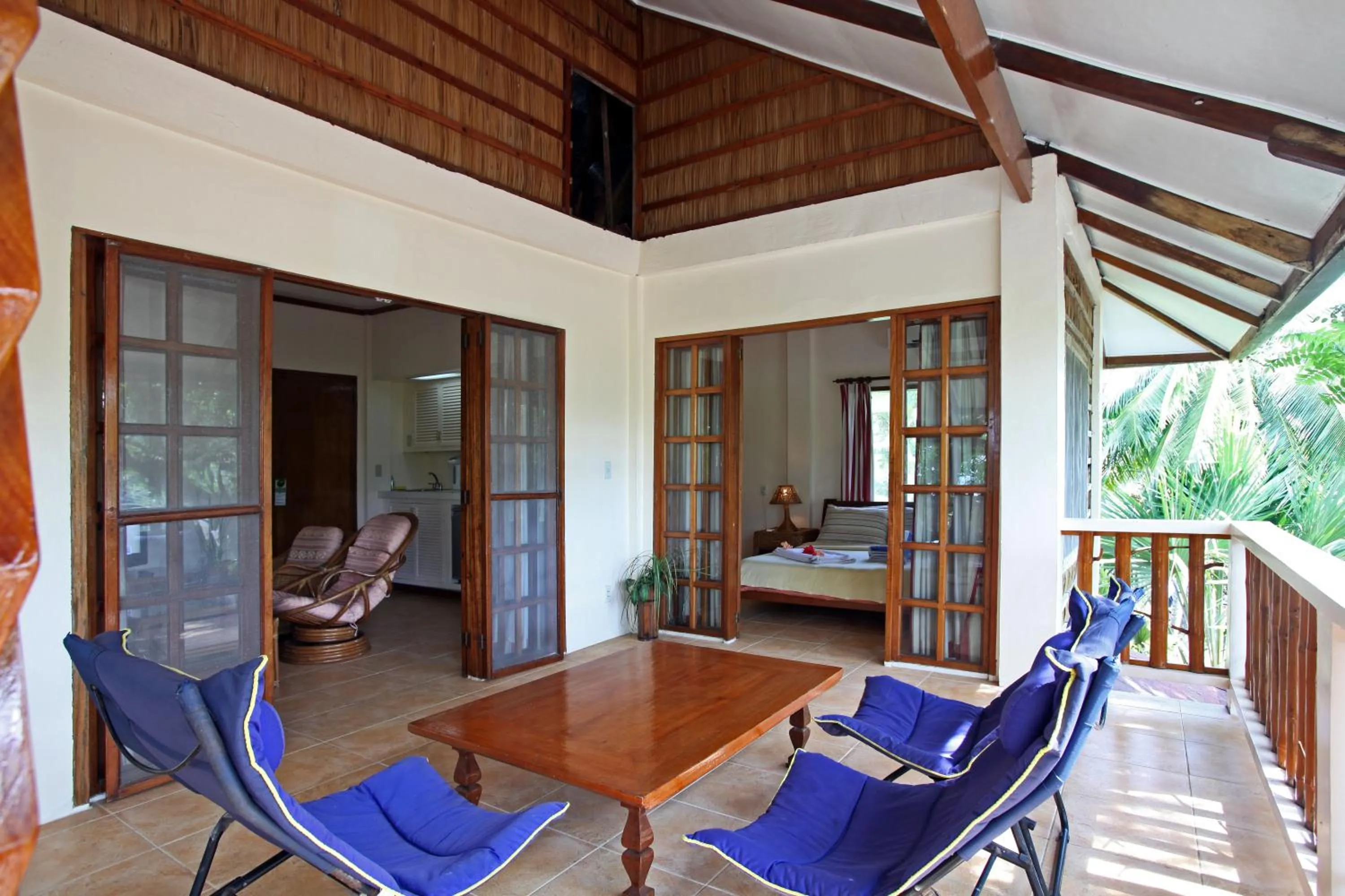 El Galleon Beach Resort