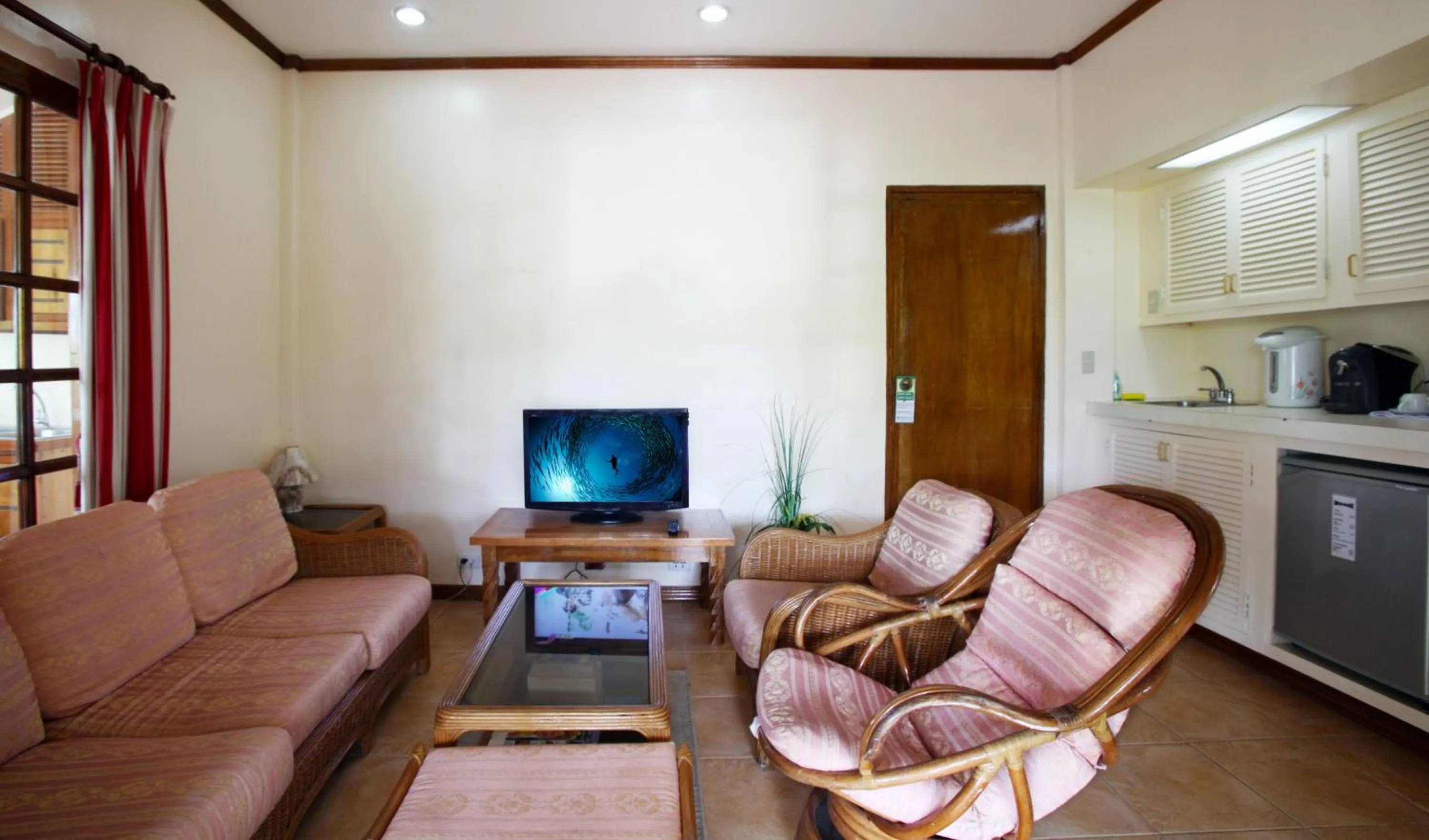 El Galleon Beach Resort